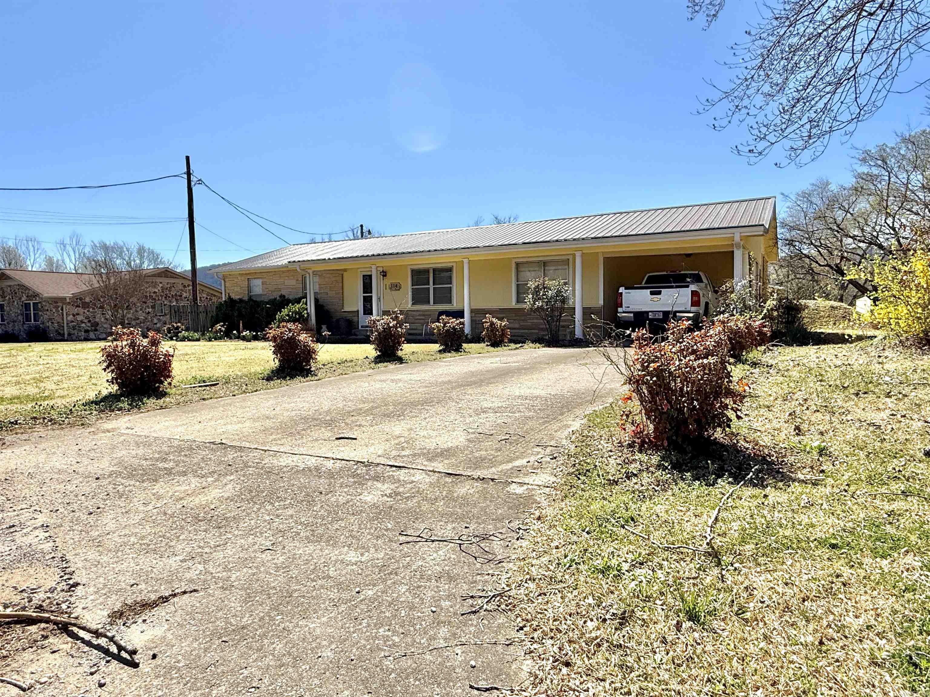 1114  Maple Drive  Mountain View, AR