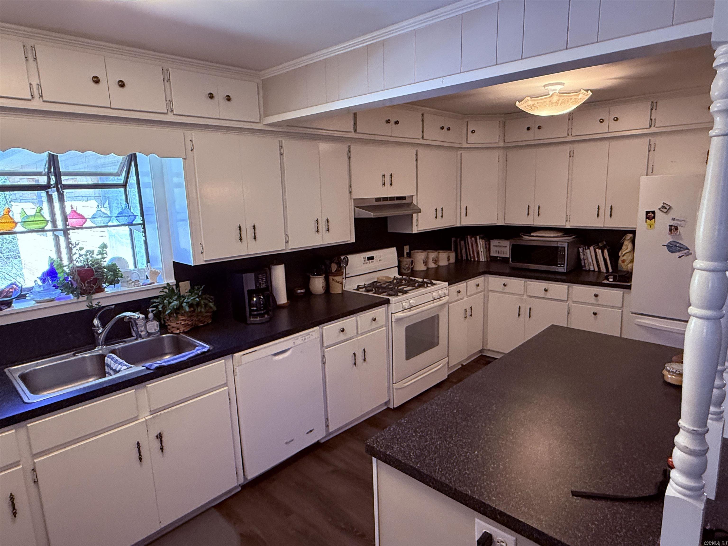 1114  Maple Drive  Mountain View, AR