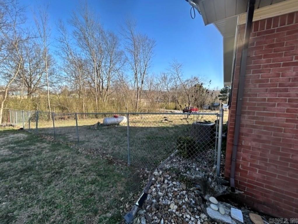 1605  Maple  Mountain View, AR