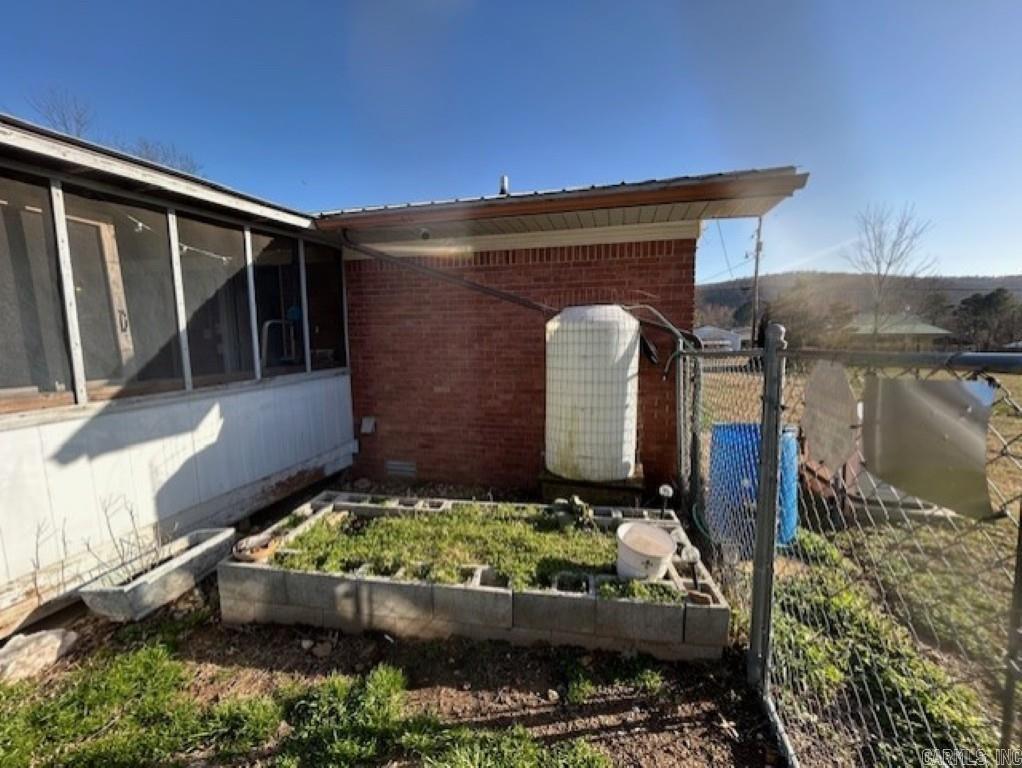 1605  Maple  Mountain View, AR