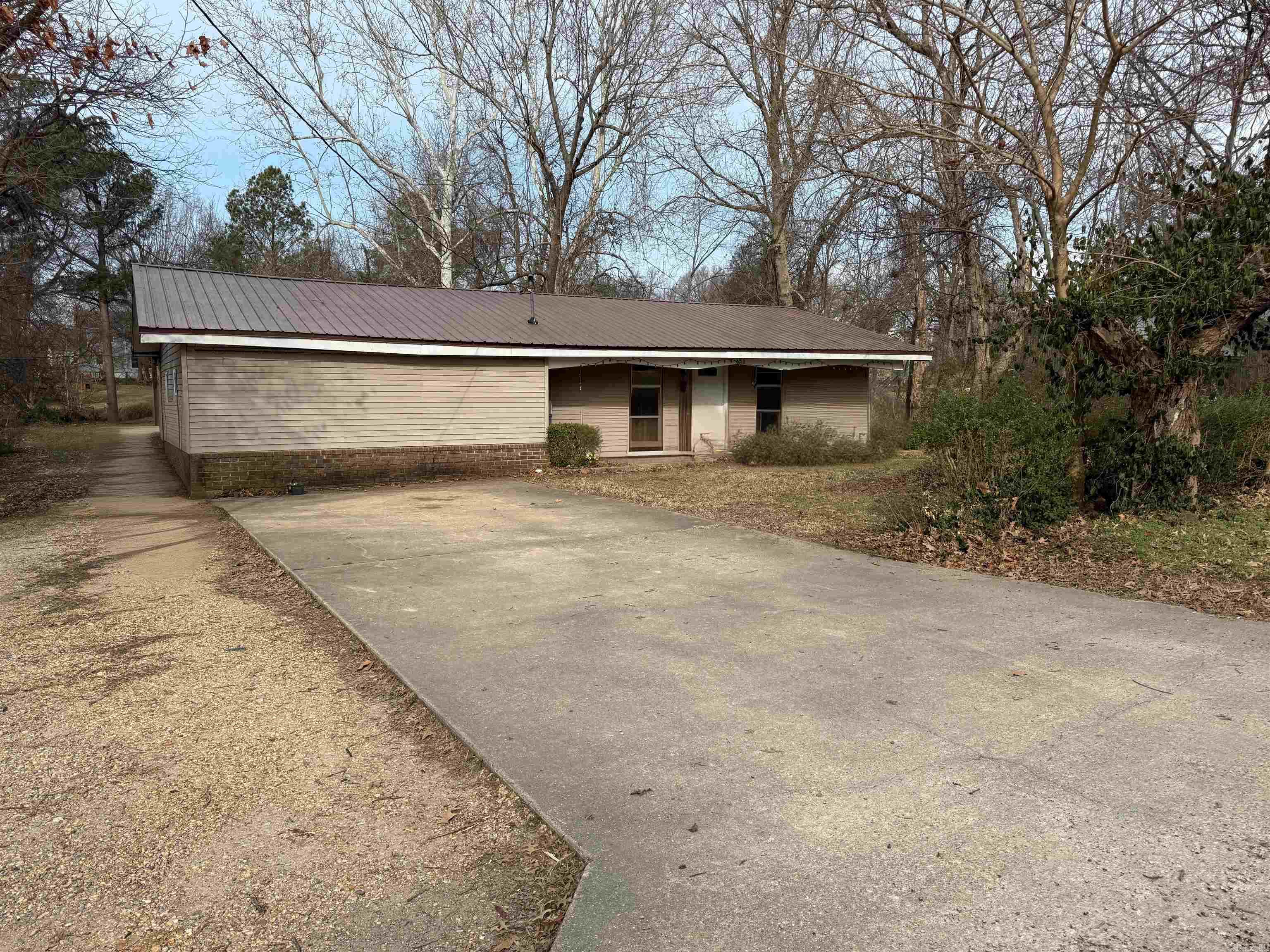 686 N 2nd  Piggott, AR