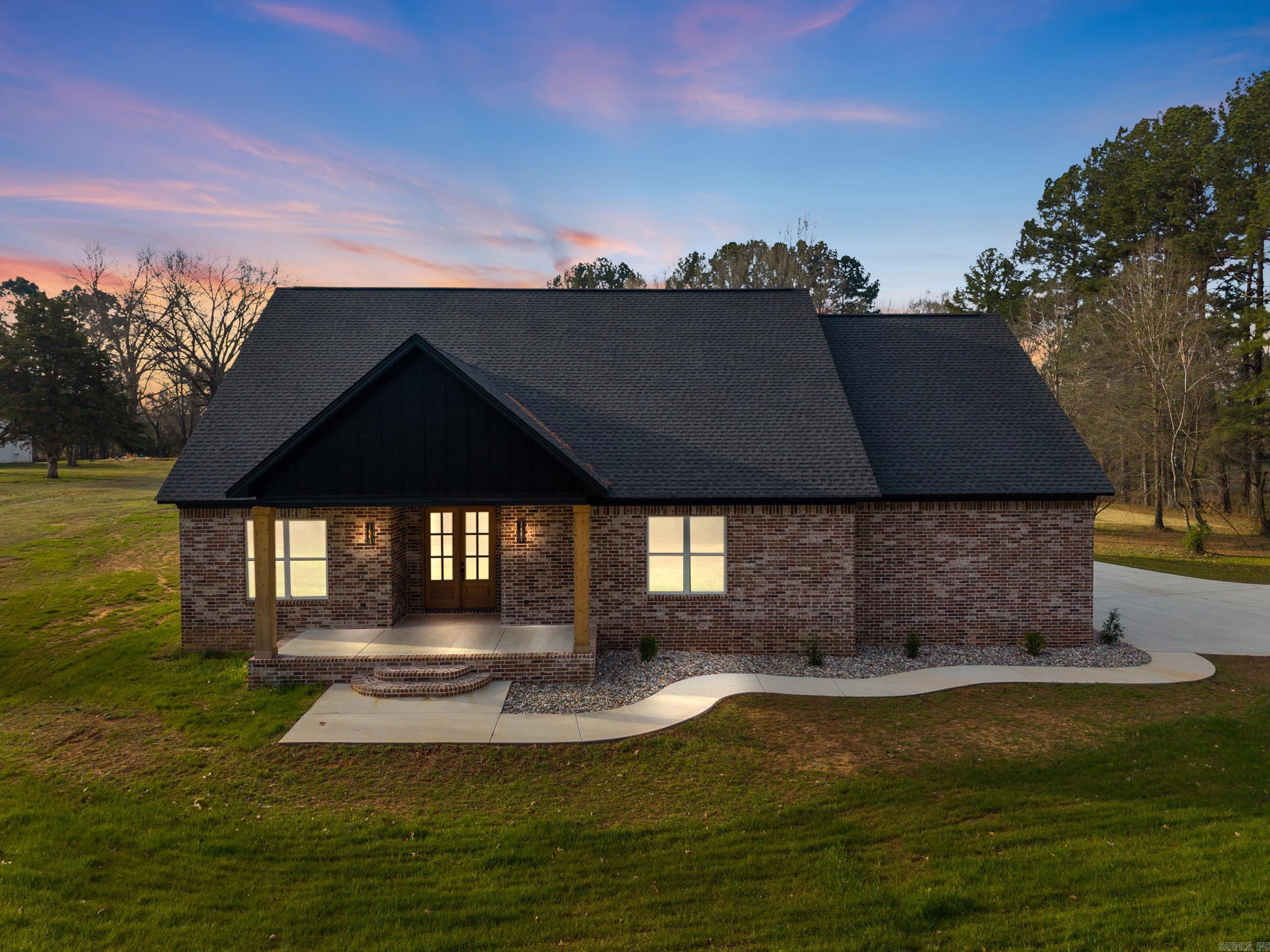 270  Arrowhead  Greenbrier, AR