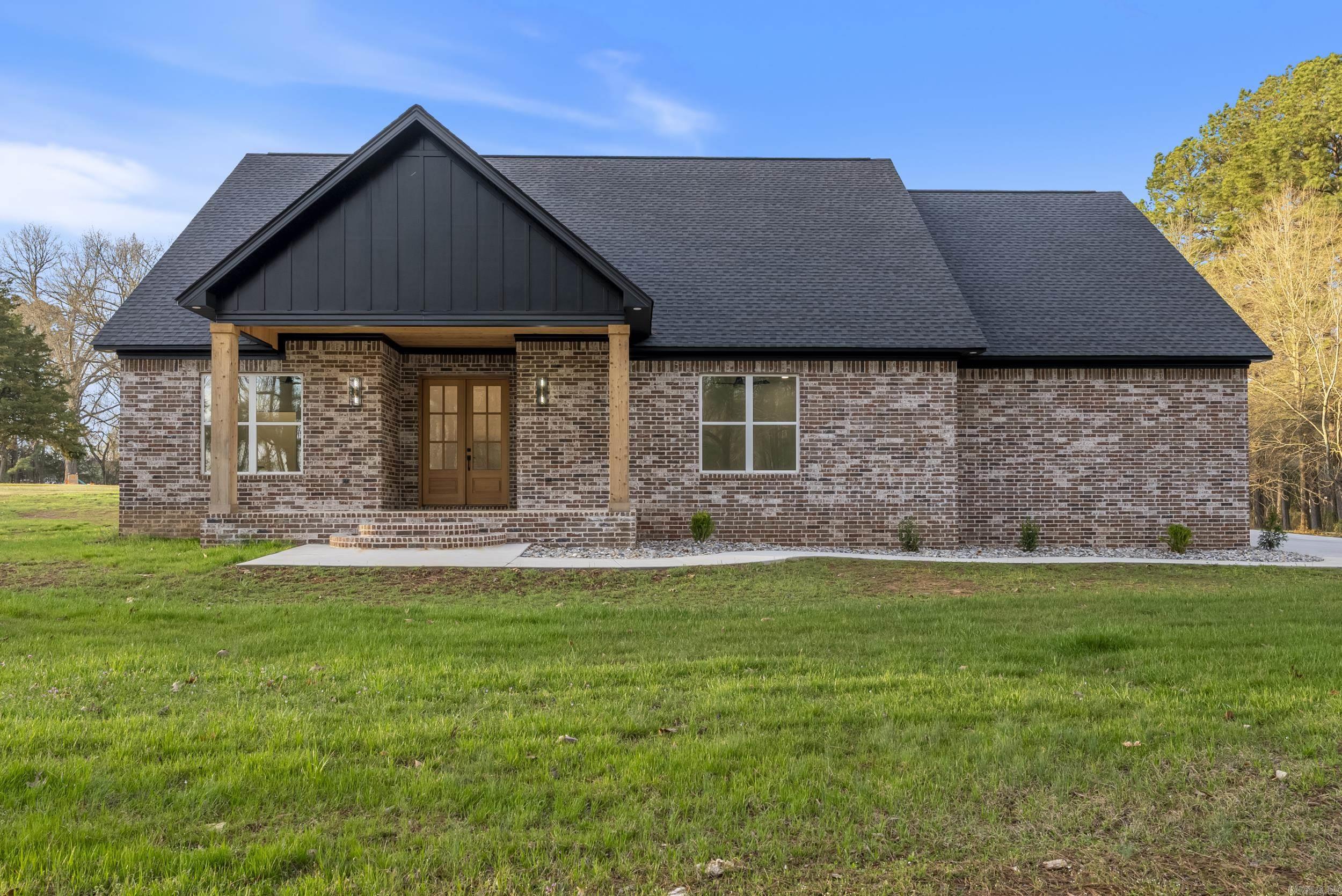 270  Arrowhead  Greenbrier, AR