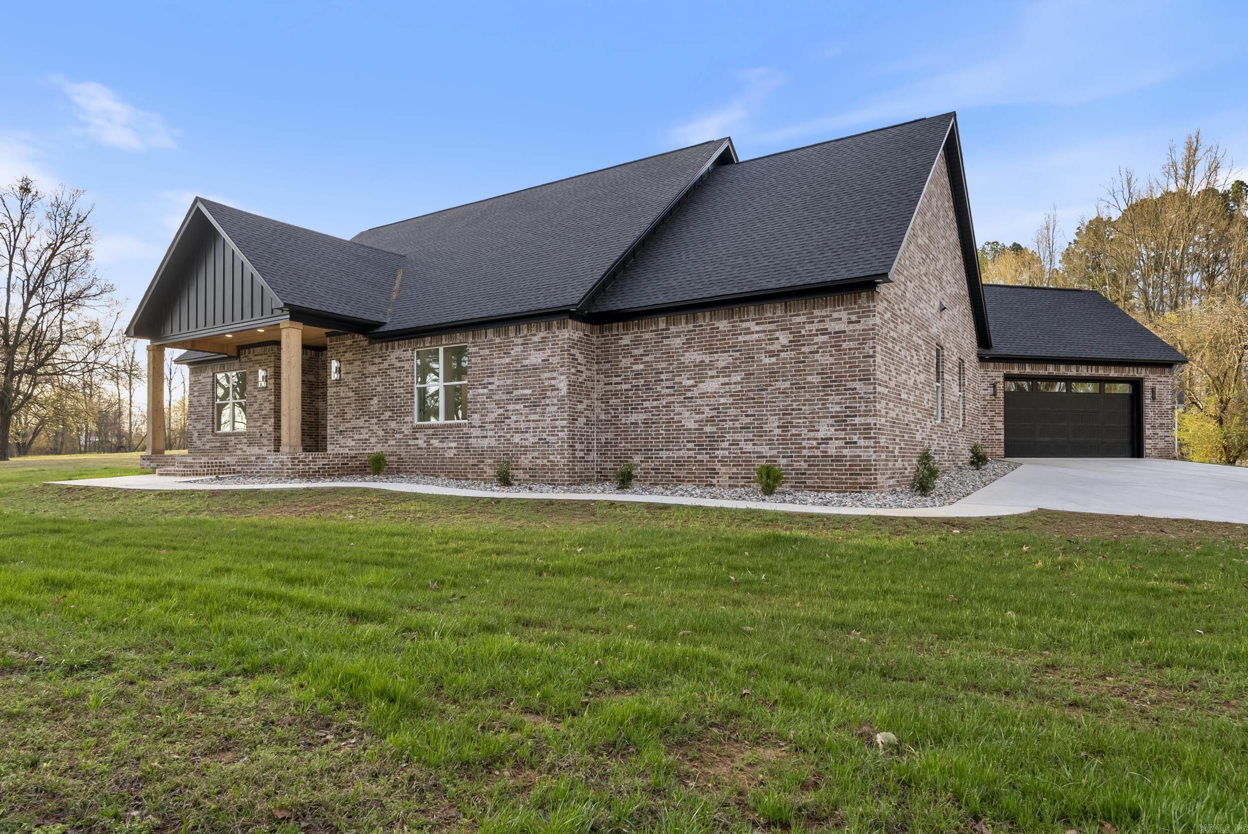 270  Arrowhead  Greenbrier, AR
