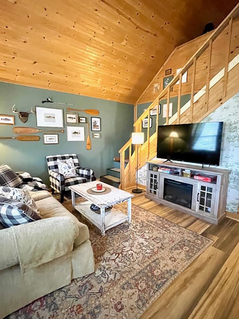 89 B E Valley  Hardy, AR