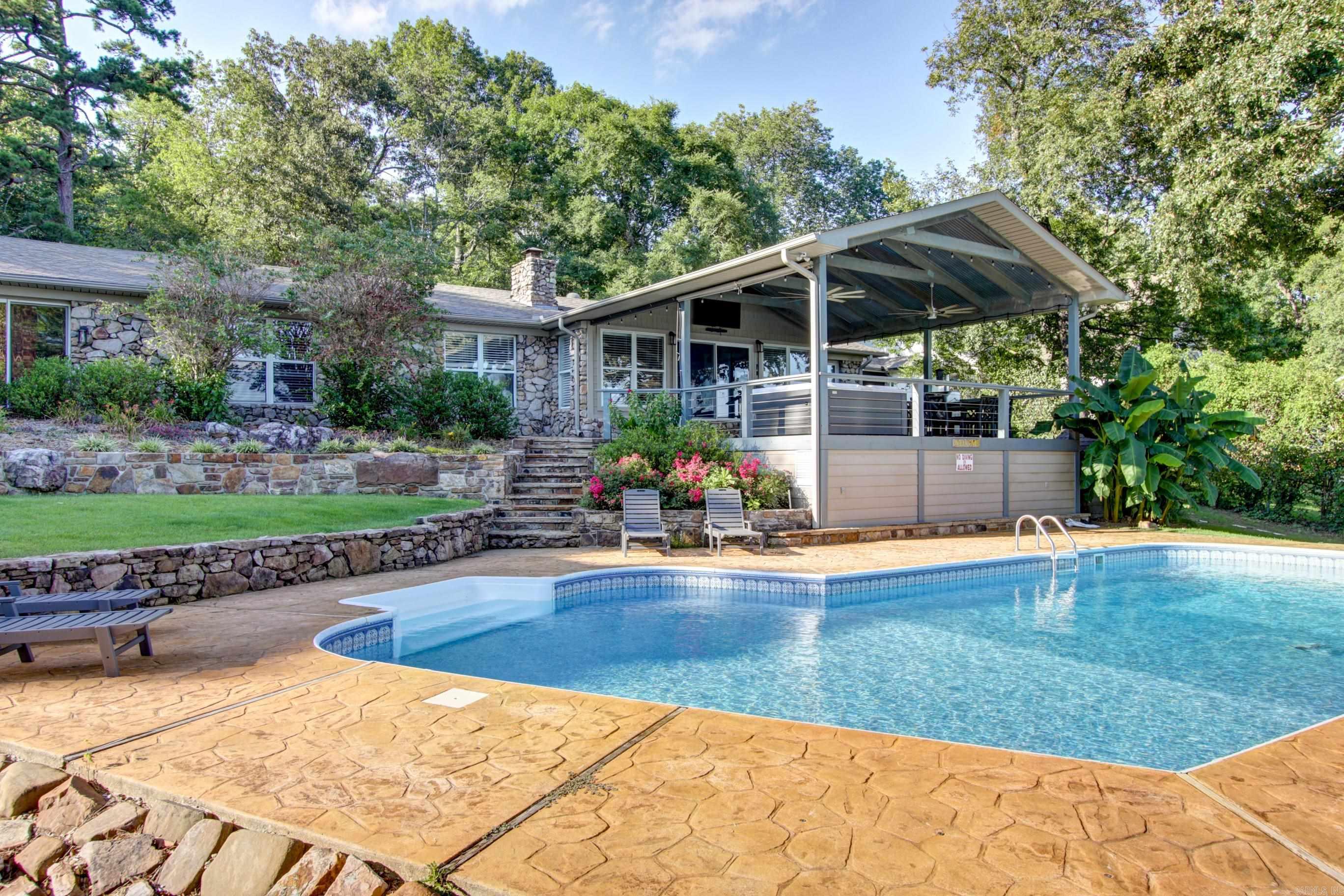 207 West Mountain View Circle