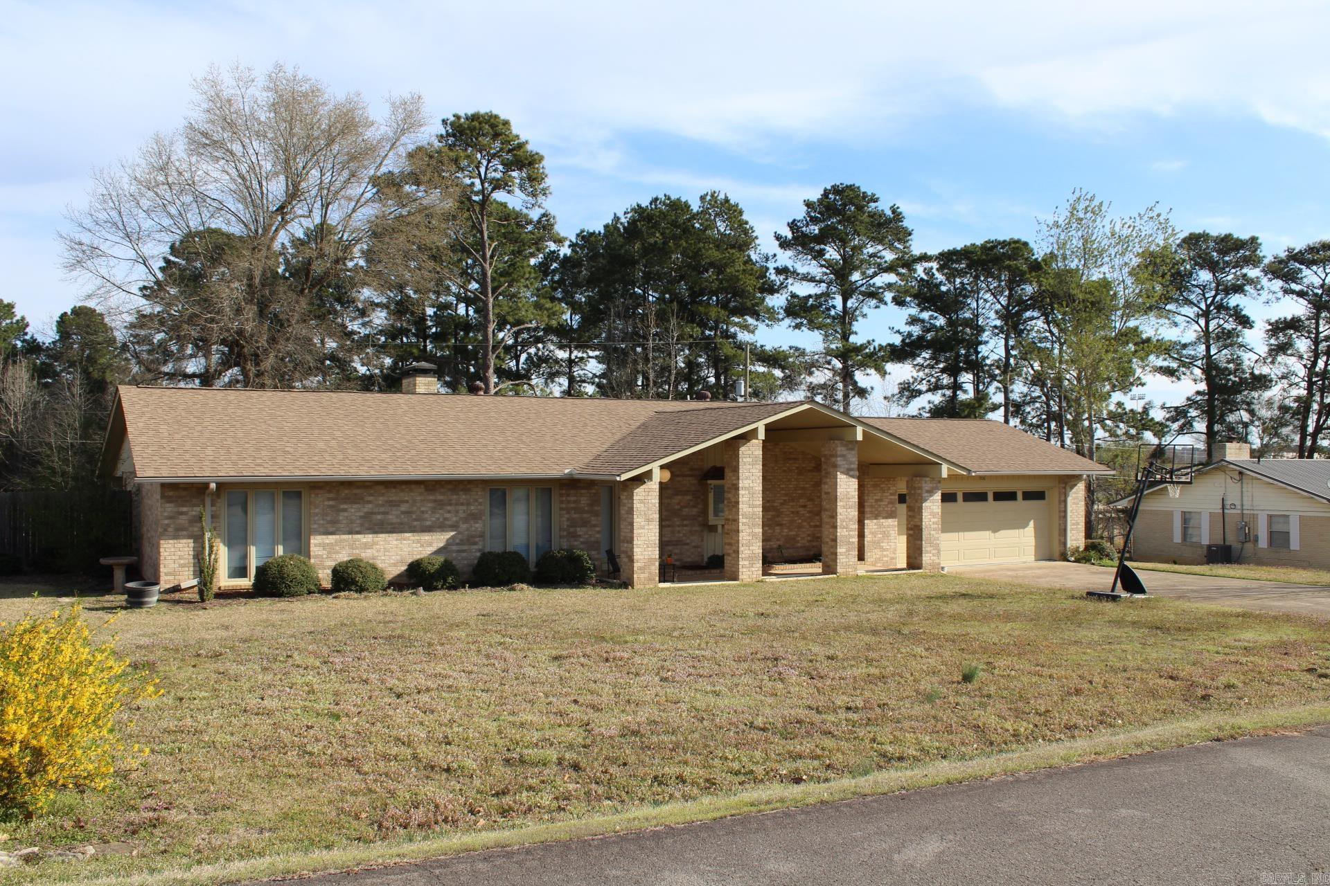 908  Ash  Nashville, AR