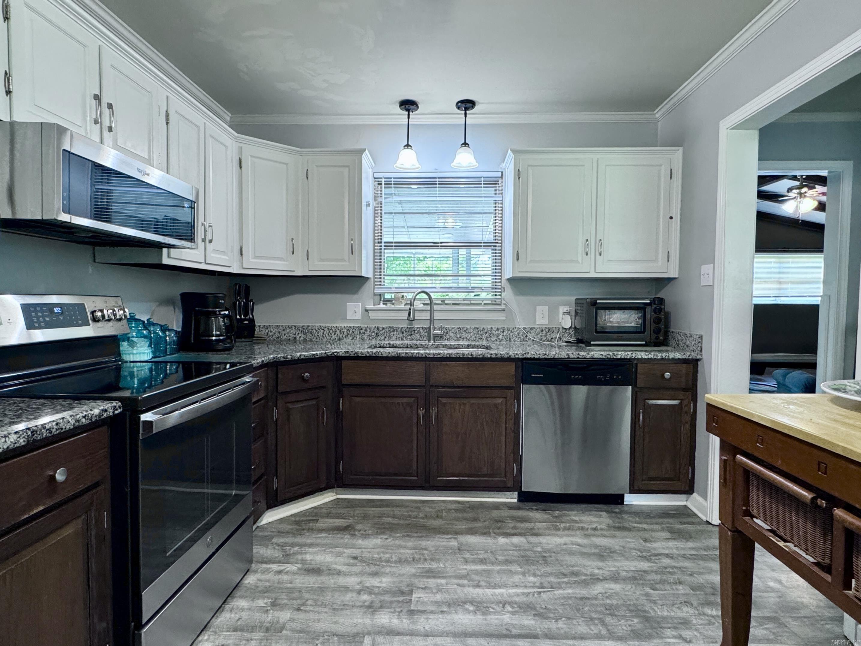 2204 E Lee Ave  Sherwood, AR