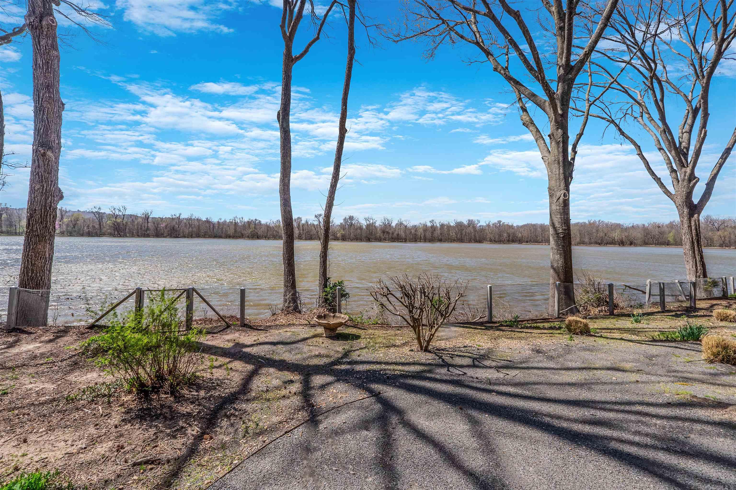 32  Riverwood Cove  Maumelle, AR