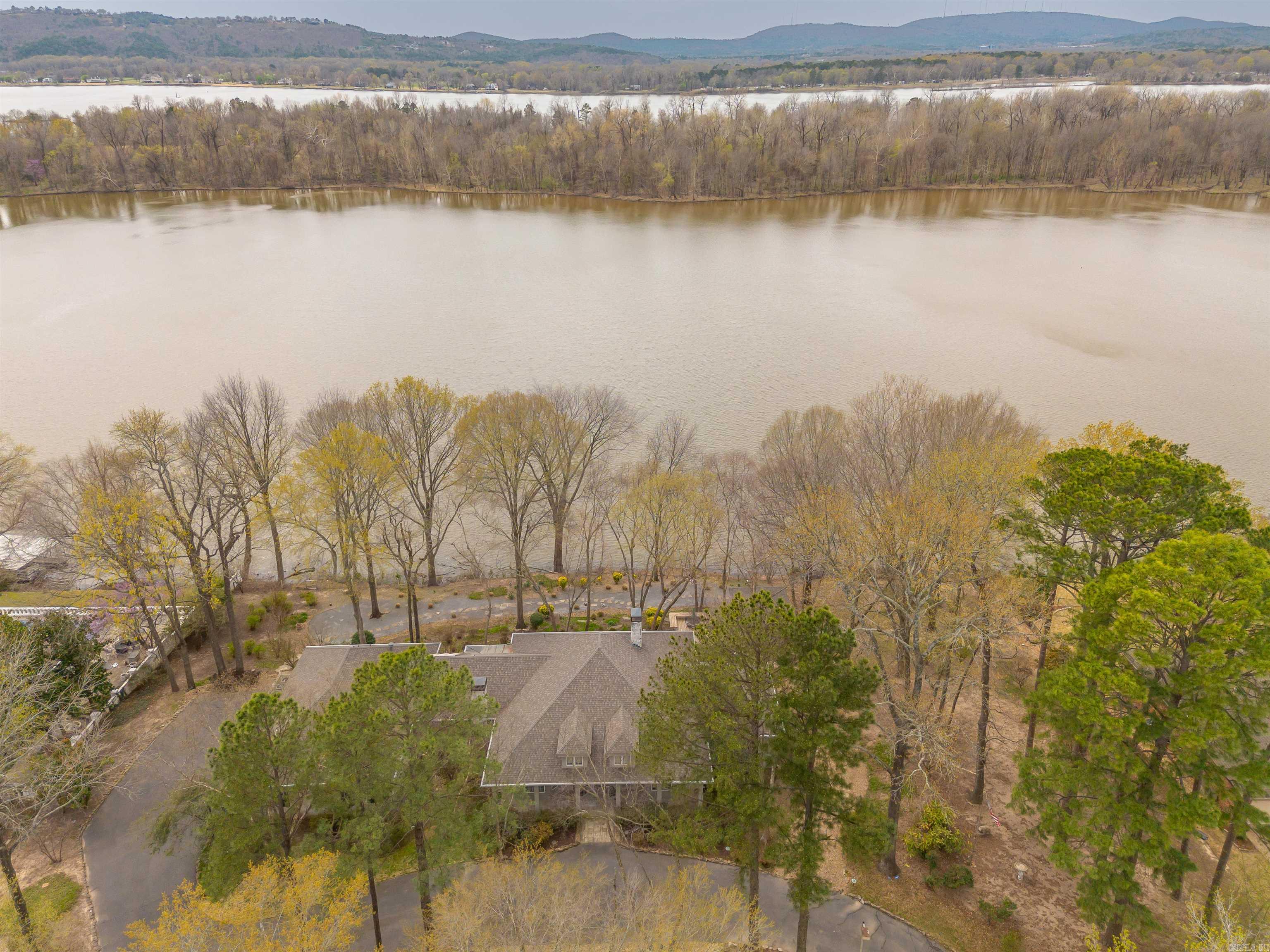 32  Riverwood Cove  Maumelle, AR