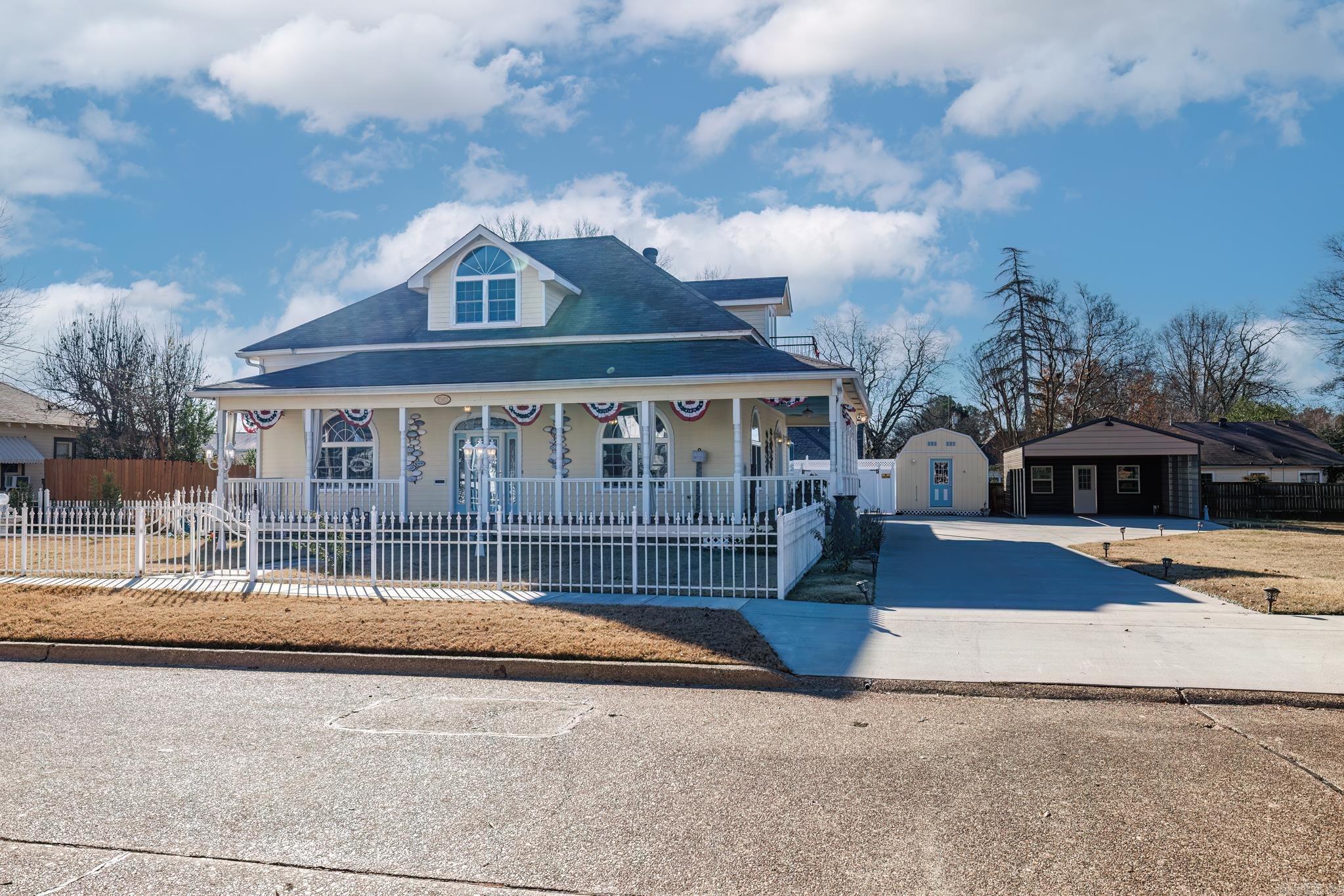 1043  Clinton  Arkadelphia, AR