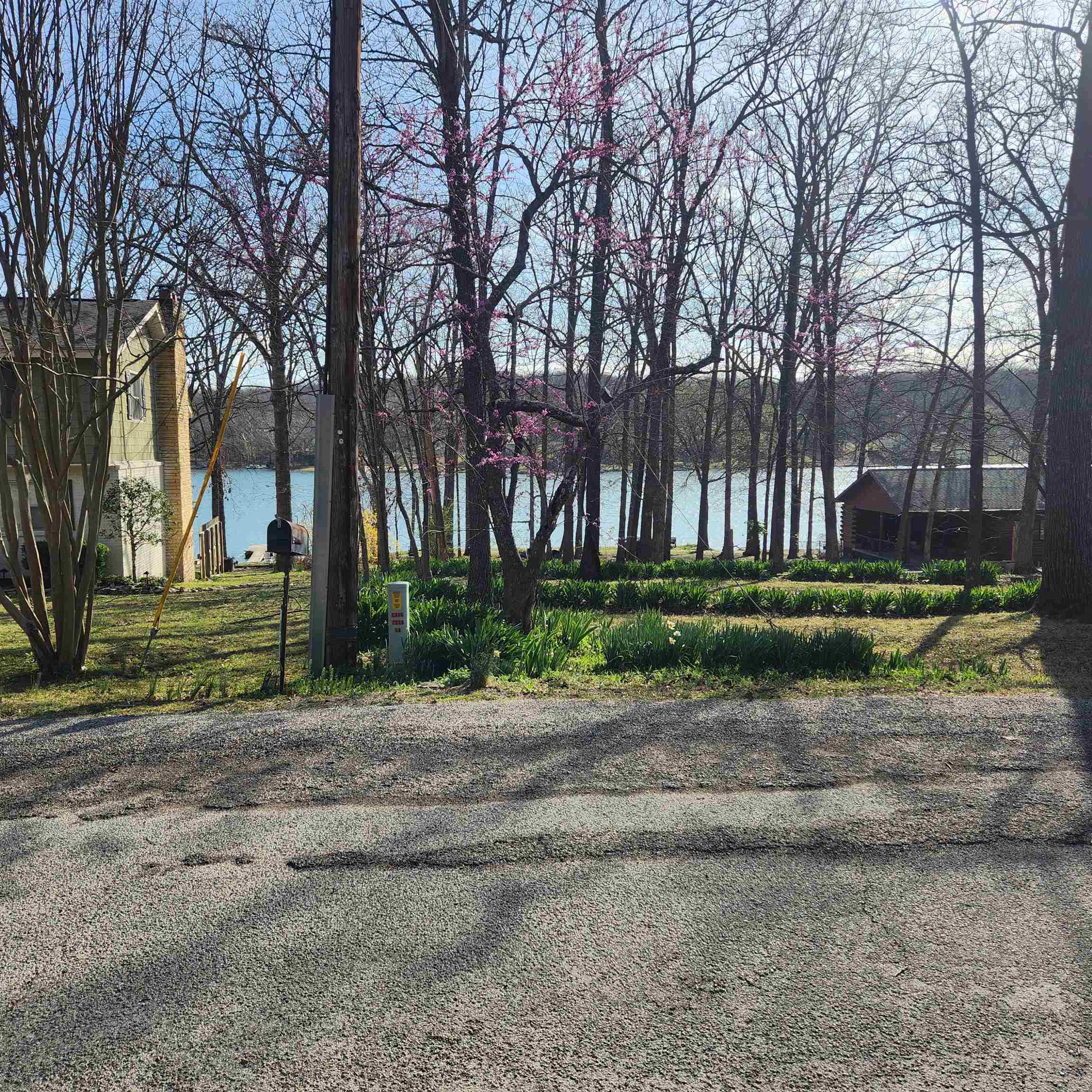  W Lakeshore  Cherokee Village, AR