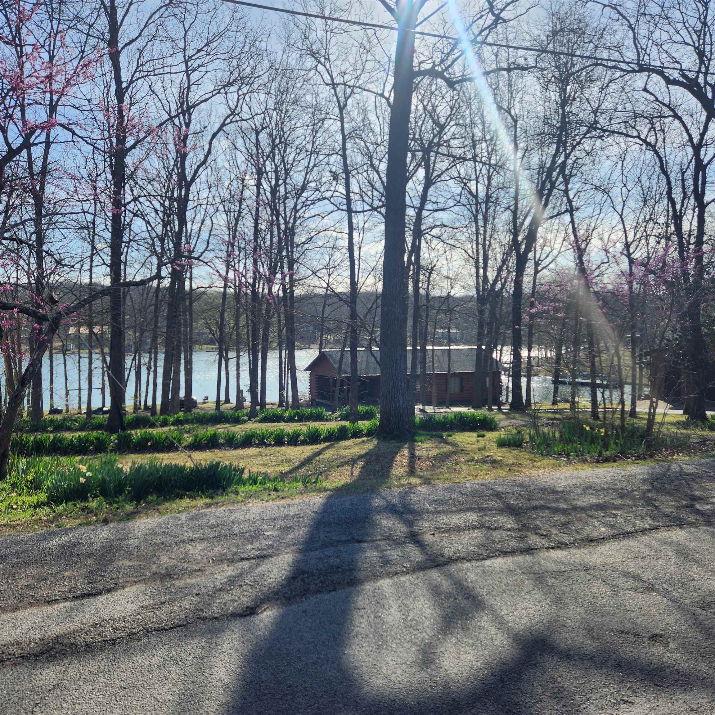  W Lakeshore  Cherokee Village, AR