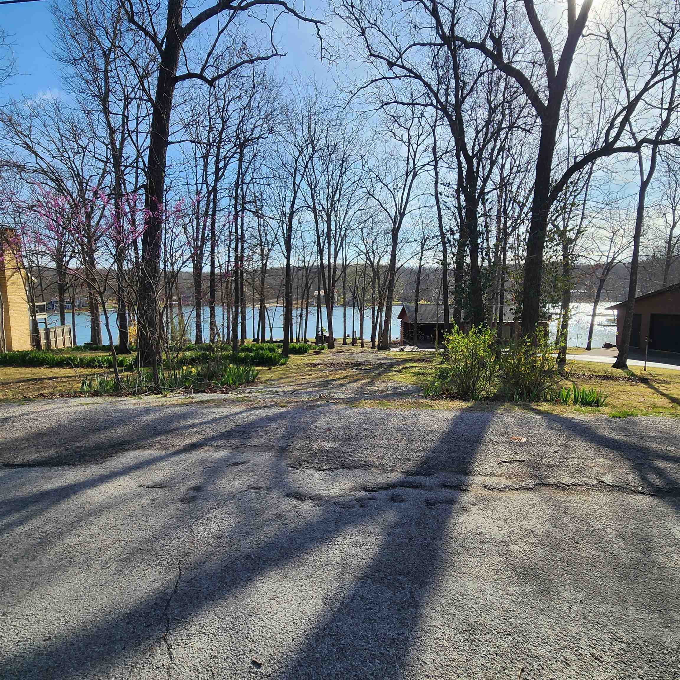  W Lakeshore  Cherokee Village, AR