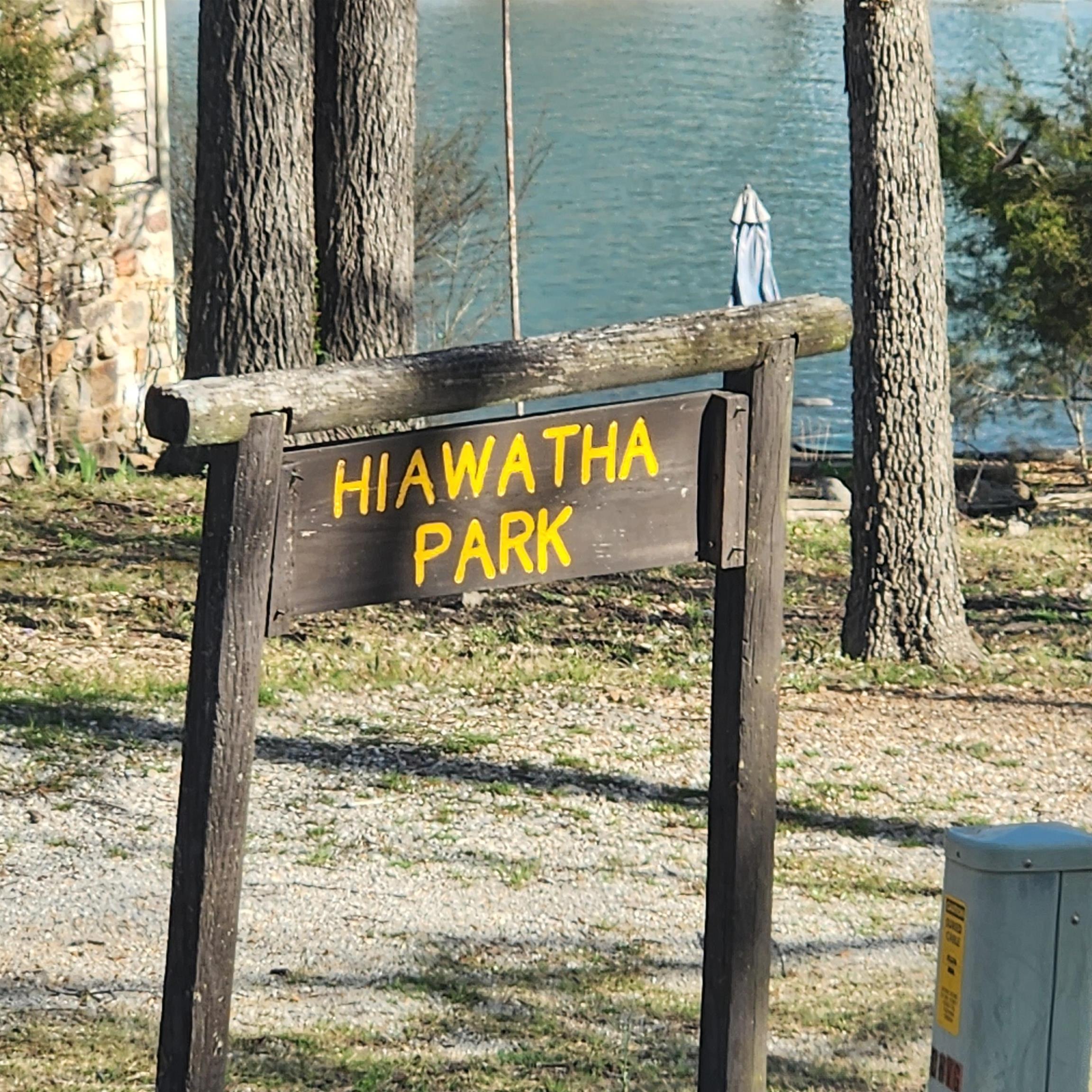  W Lakeshore  Cherokee Village, AR