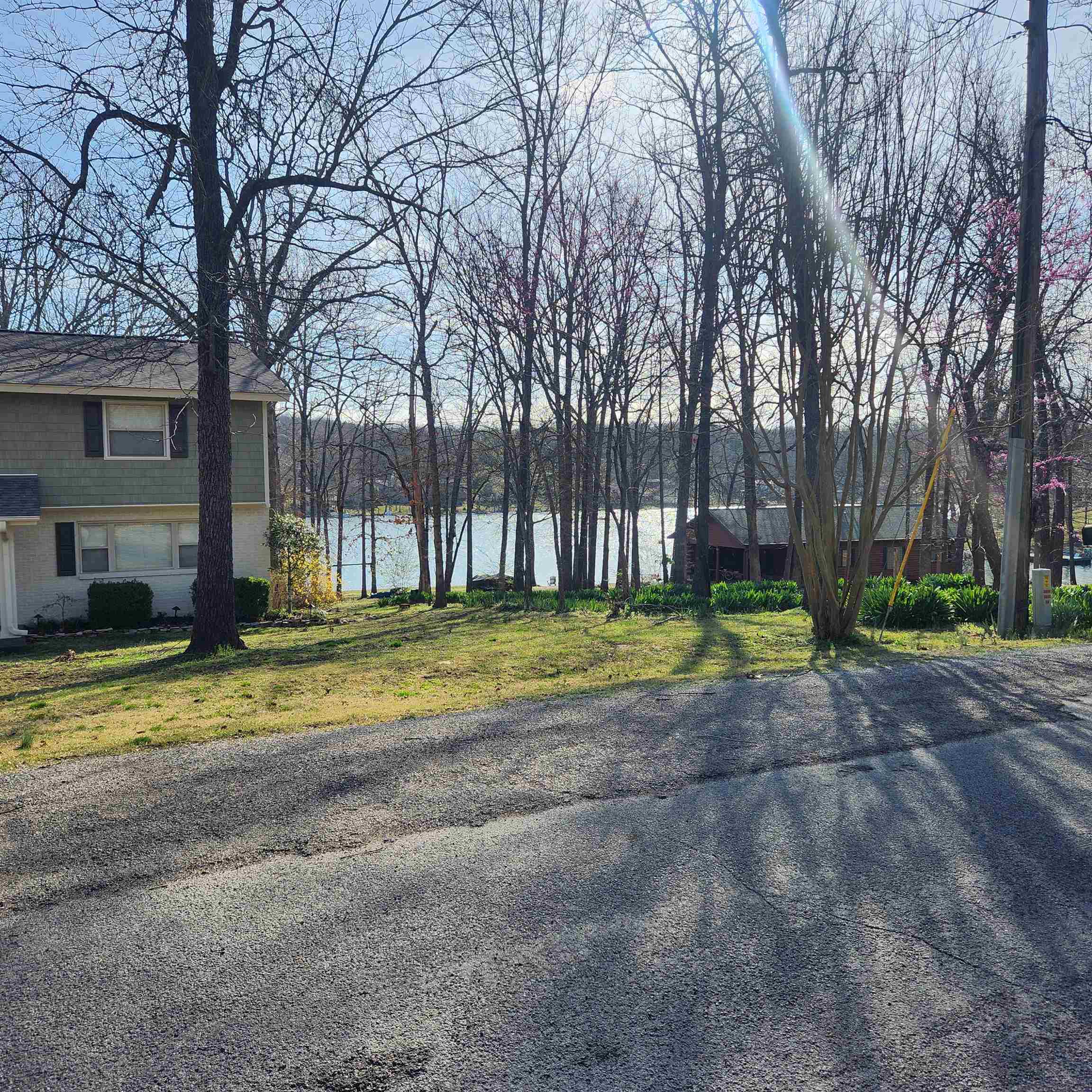  W Lakeshore  Cherokee Village, AR