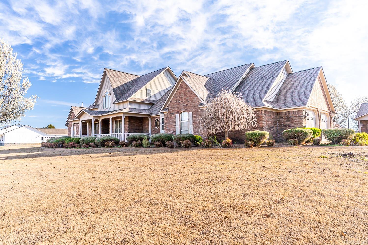 1300 N Locust  Newark, AR