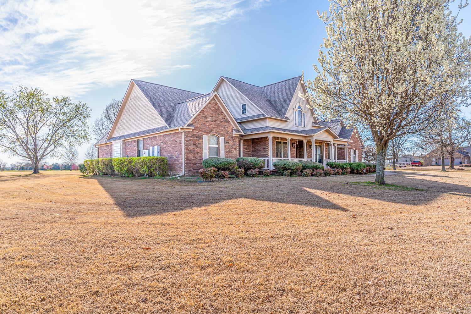 1300 N Locust  Newark, AR