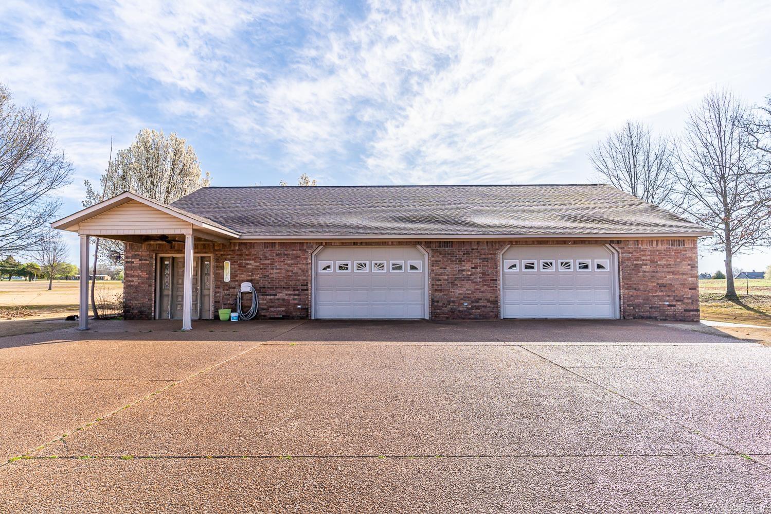 1300 N Locust  Newark, AR