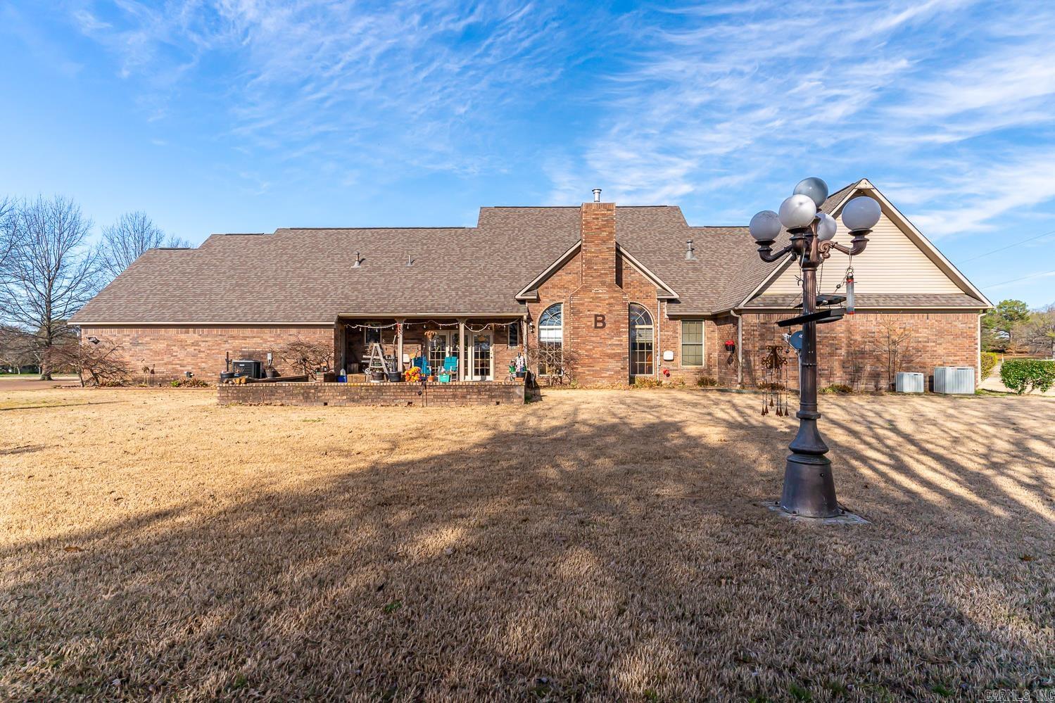 1300 N Locust  Newark, AR