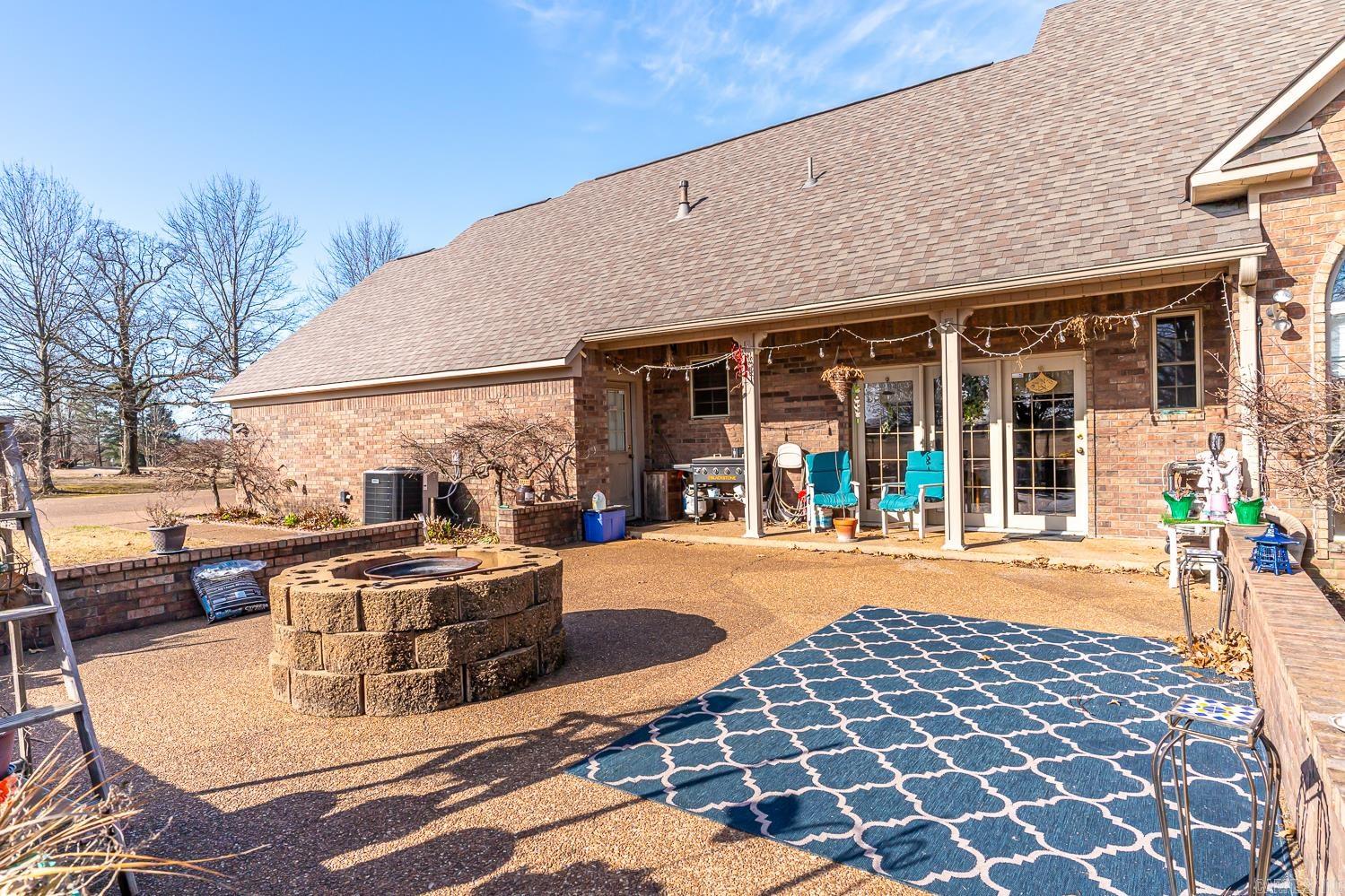 1300 N Locust  Newark, AR