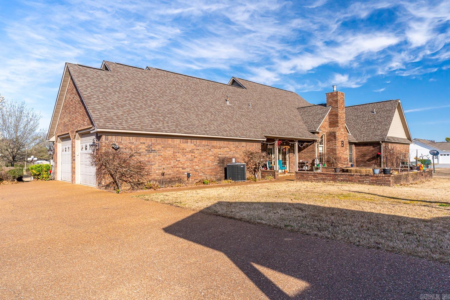 1300 N Locust  Newark, AR