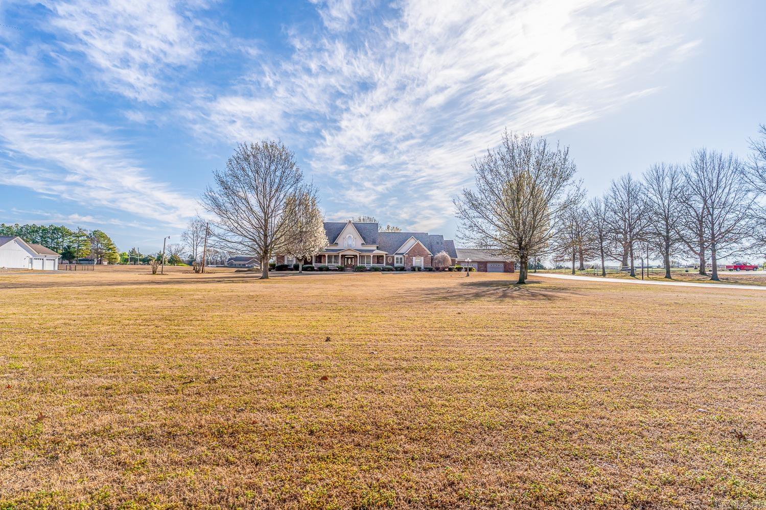 1300 N Locust  Newark, AR