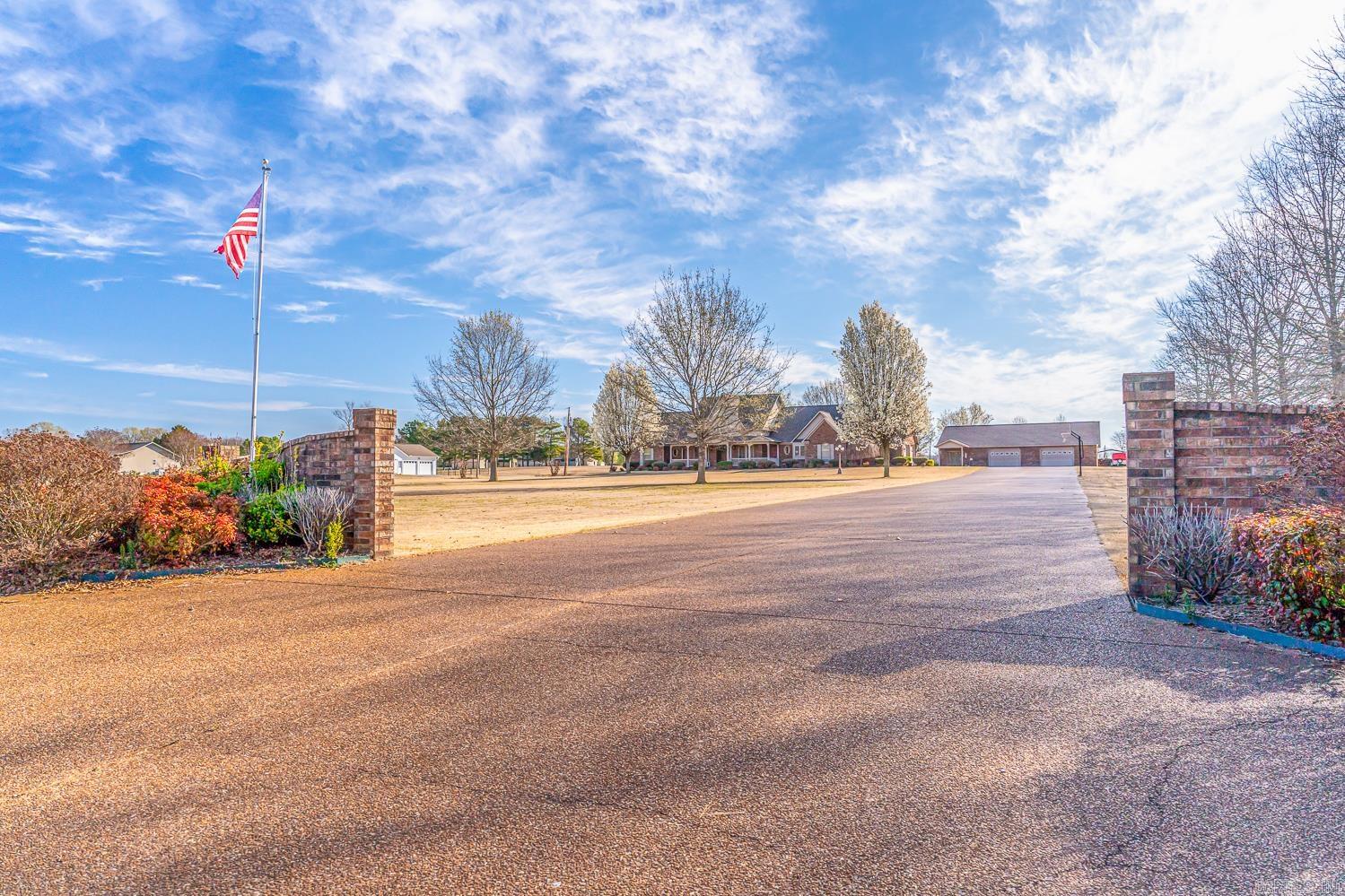 1300 N Locust  Newark, AR