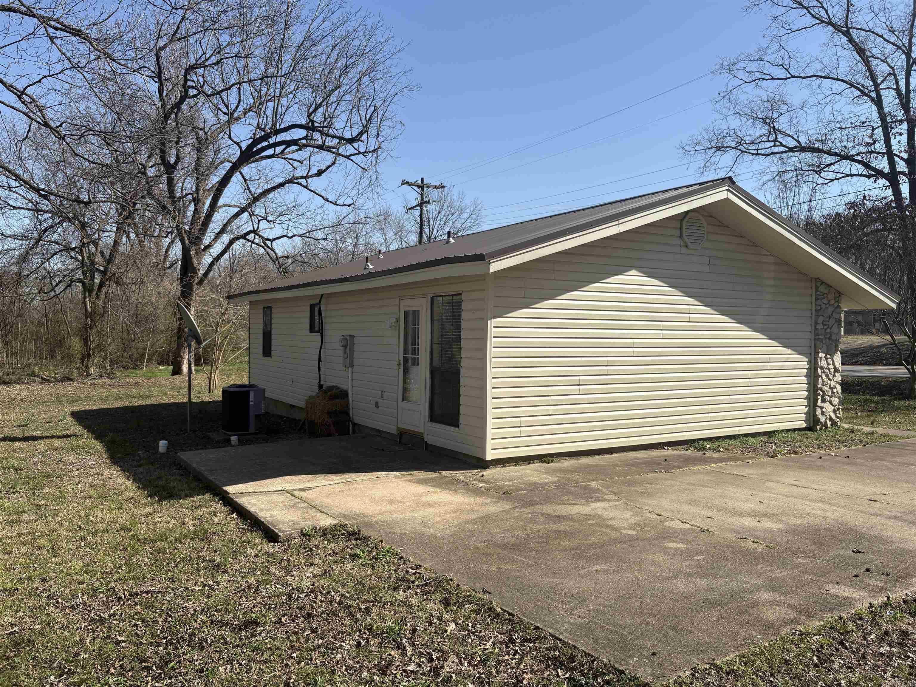 415 E Main  Bradford, AR