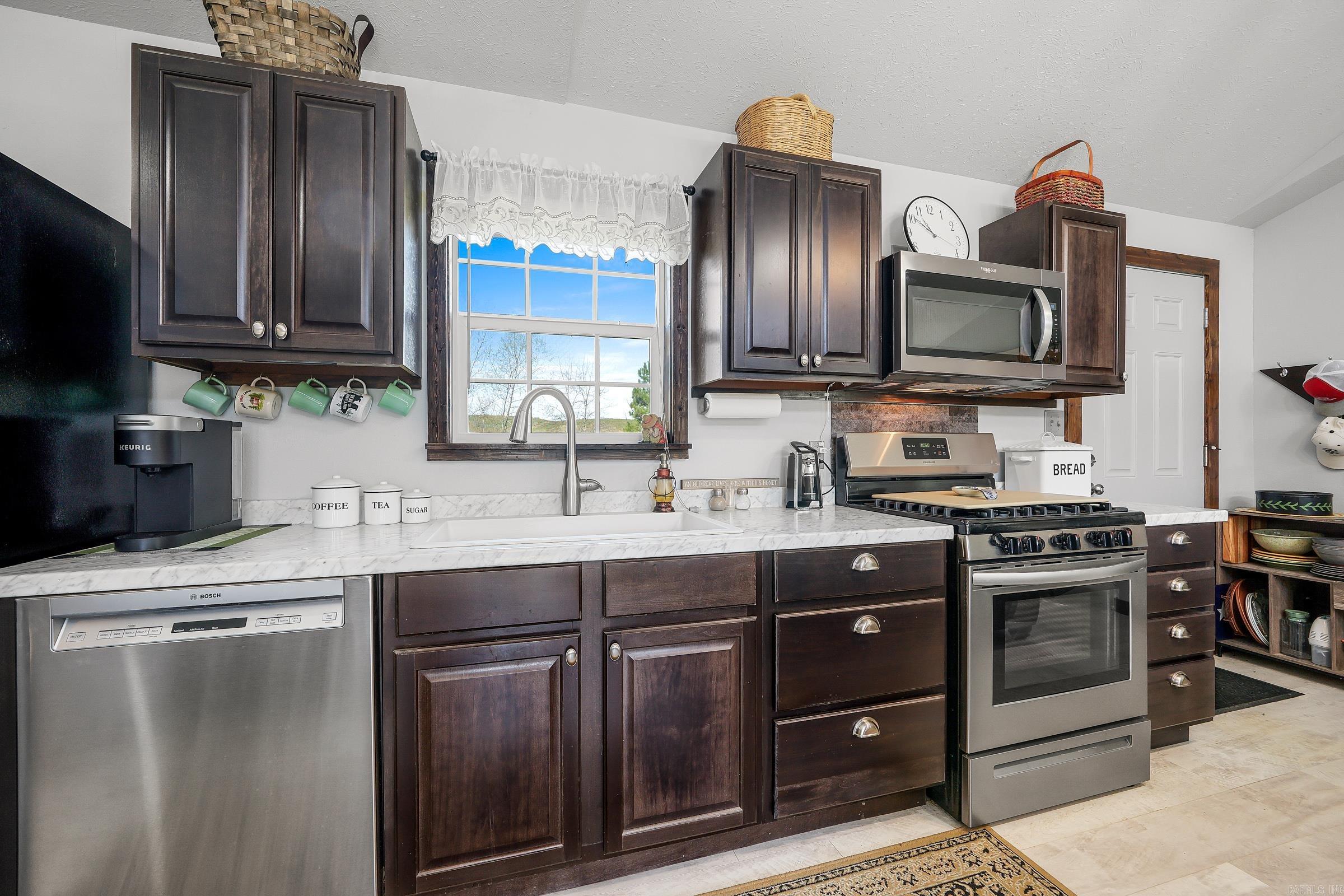 539  Clinton Crossing  Gillham, AR