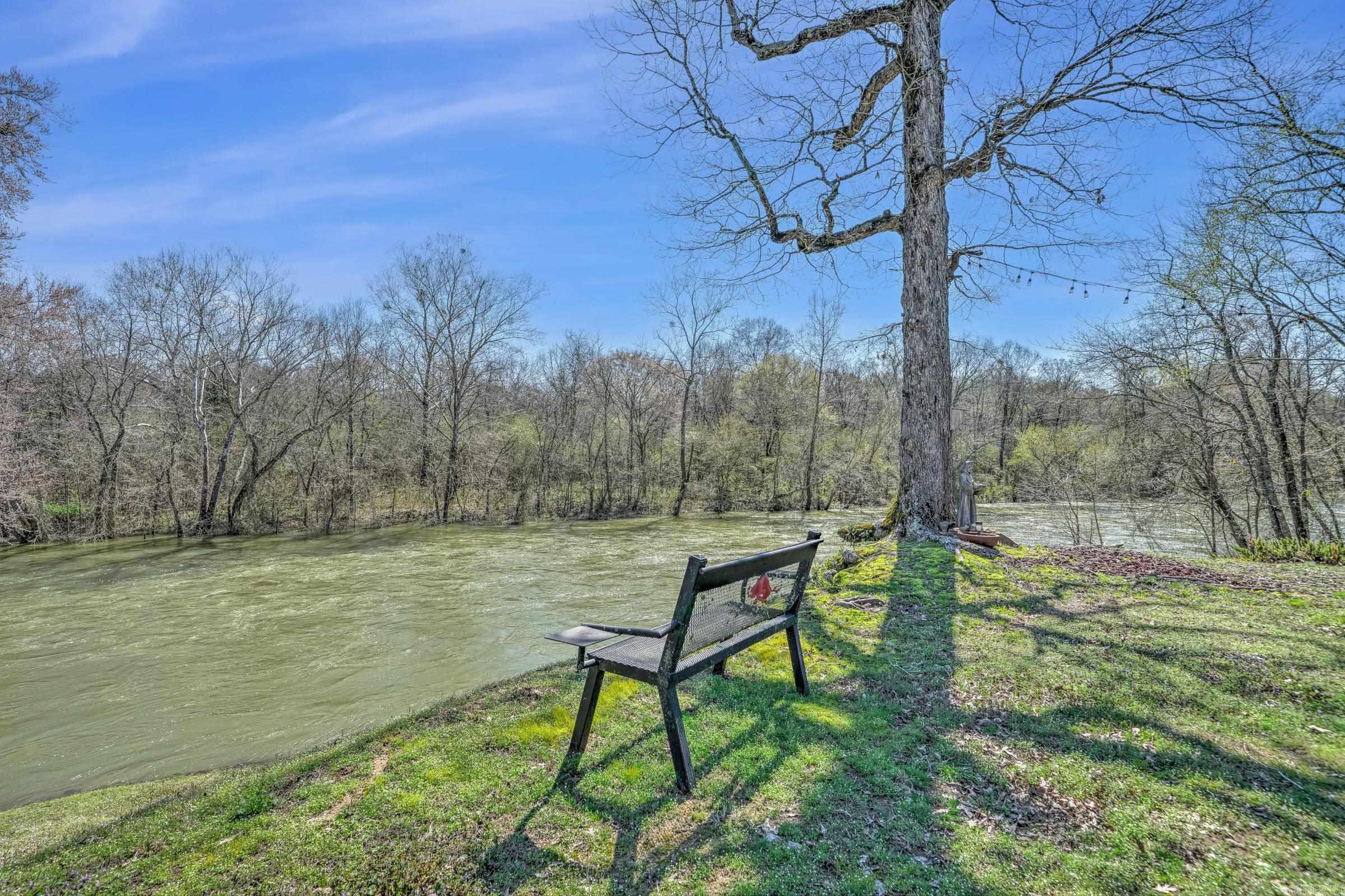 539  Clinton Crossing  Gillham, AR
