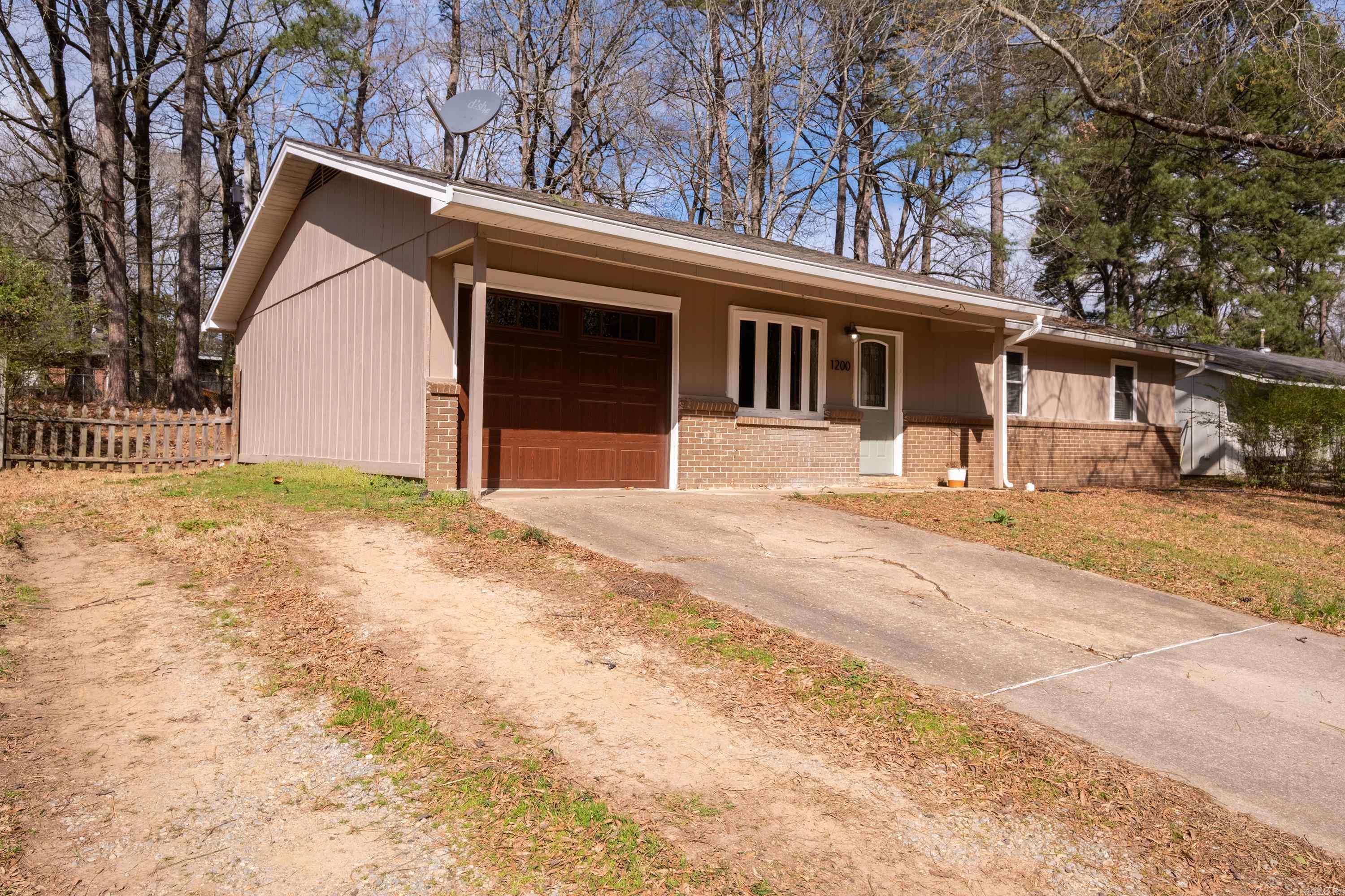1200  Chris  Benton, AR