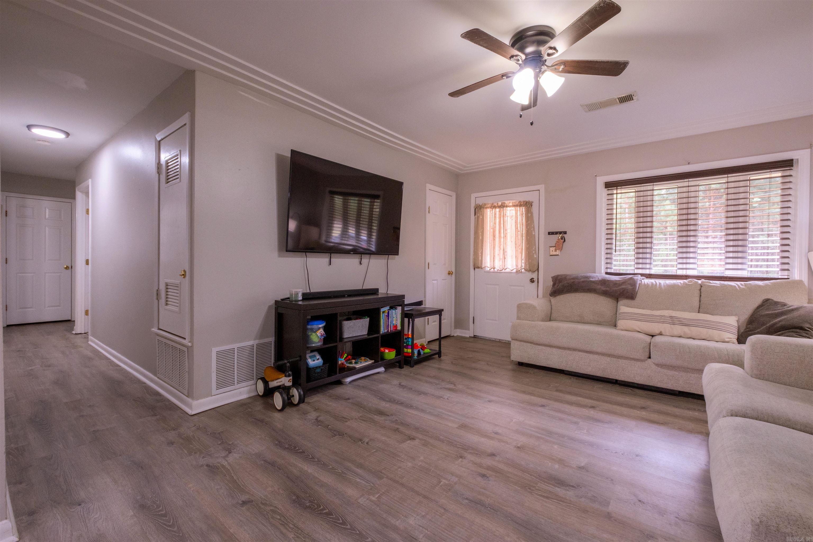 1200  Chris  Benton, AR