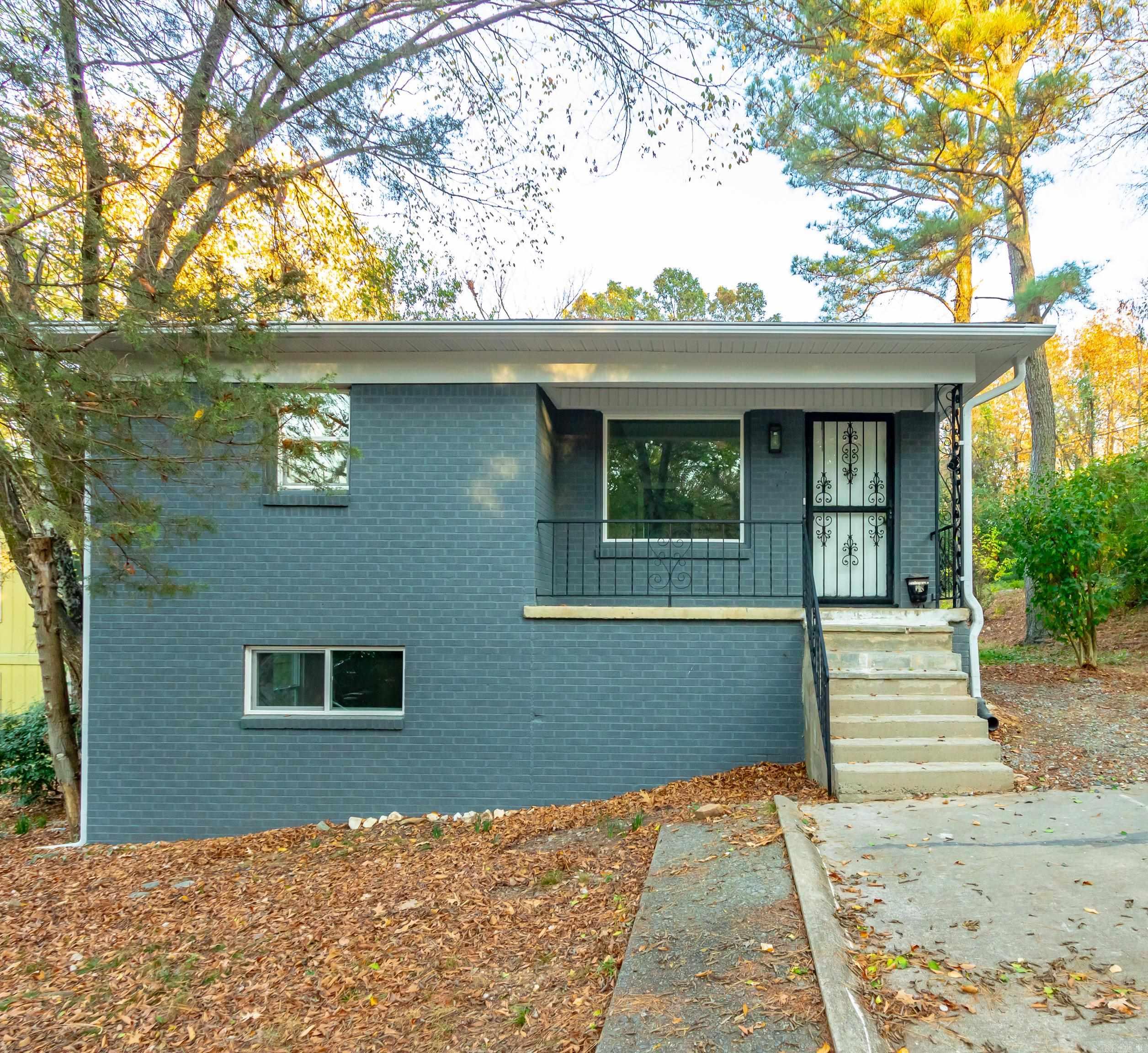 107 N Summit Street