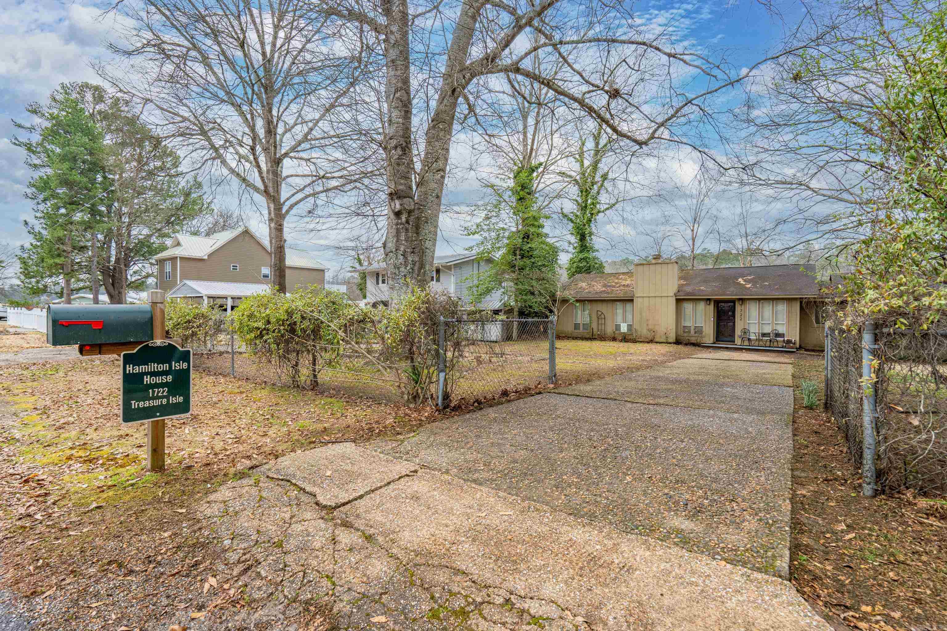 1722  Treasure Isle Rd  Hot Springs, AR