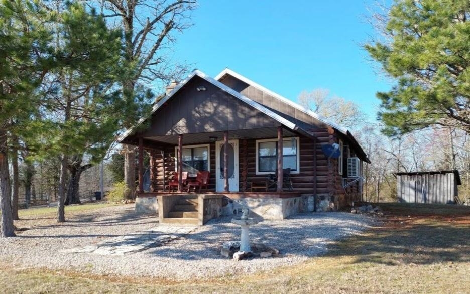 302 E Clayton  Hardy, AR