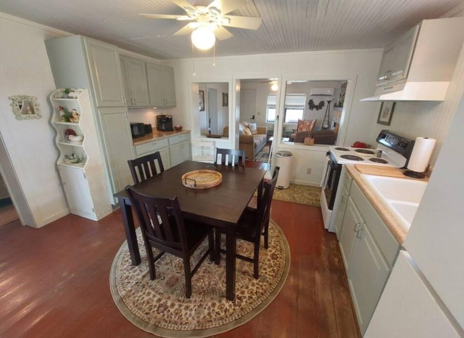 302 E Clayton  Hardy, AR