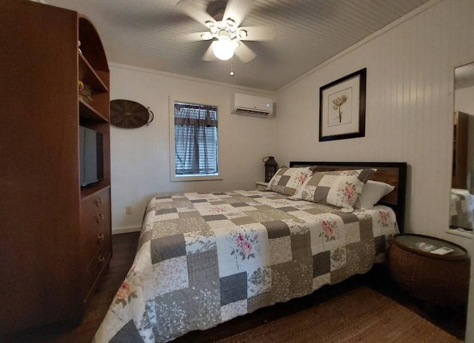 302 E Clayton  Hardy, AR