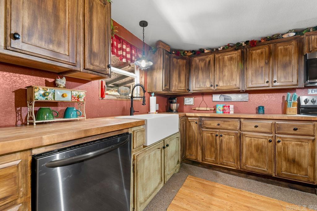 344  Rockwood Ln  Clinton, AR