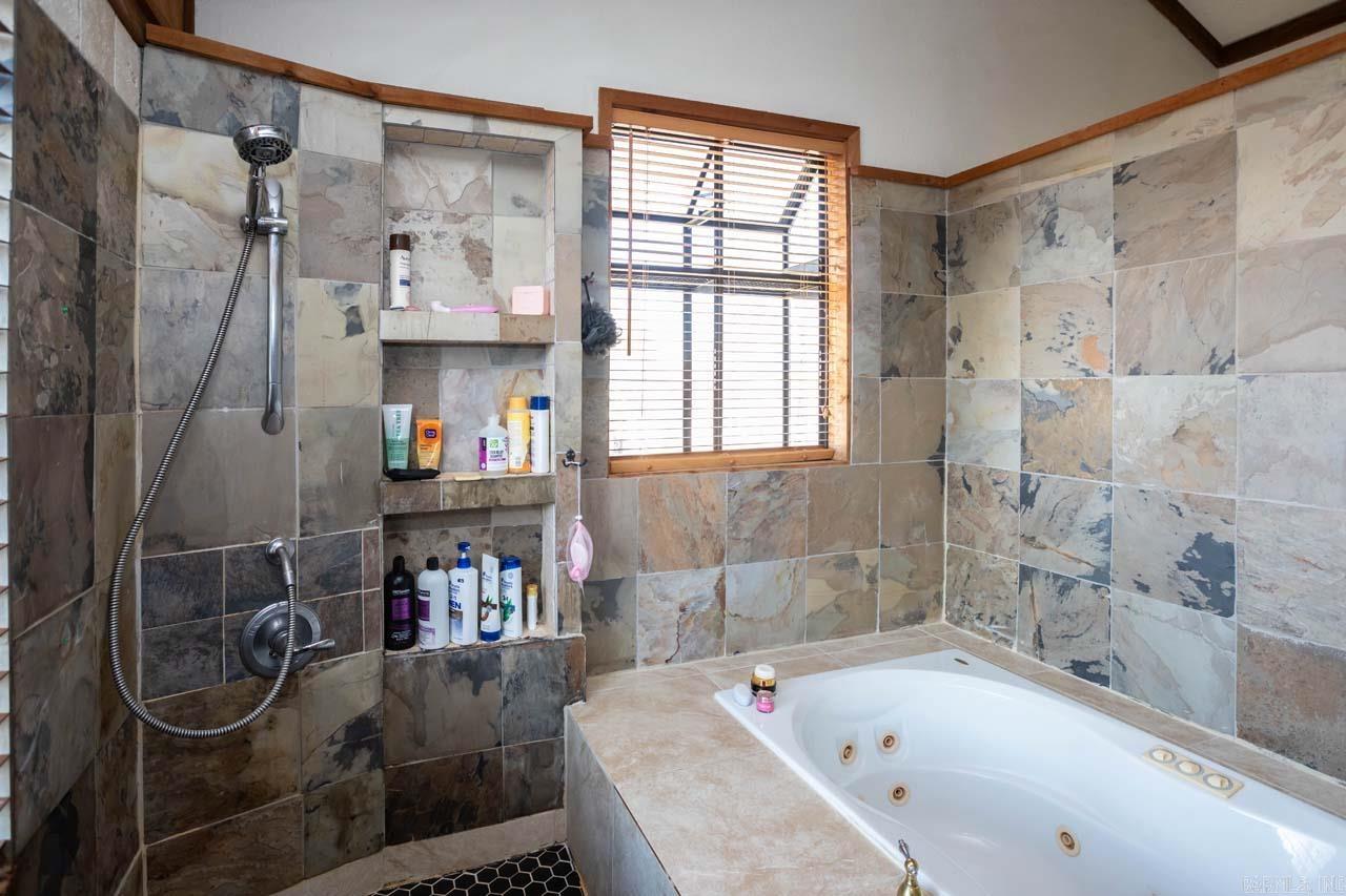 50  Prince Dr  Maumelle, AR