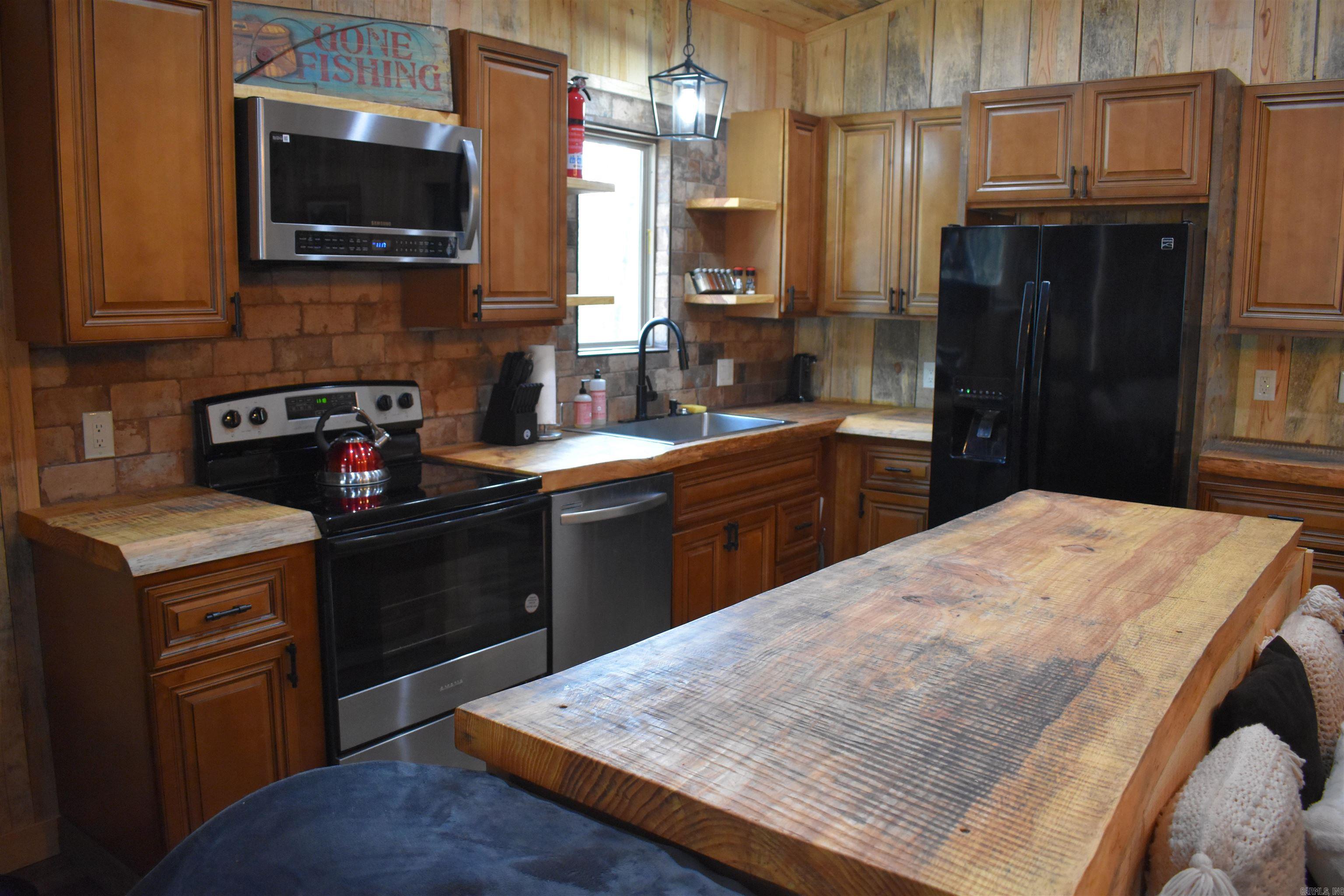 45  Rustic Way  Amity, AR