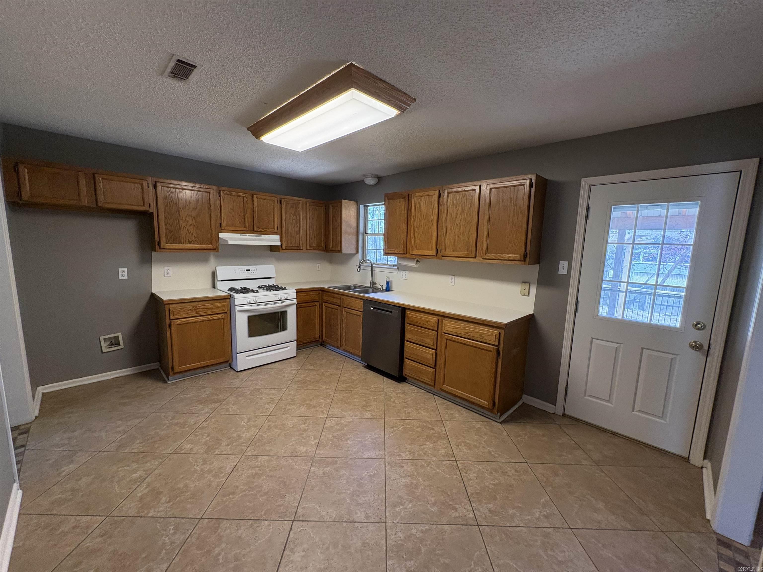 1706 Eagle Point Way Benton, AR 72015