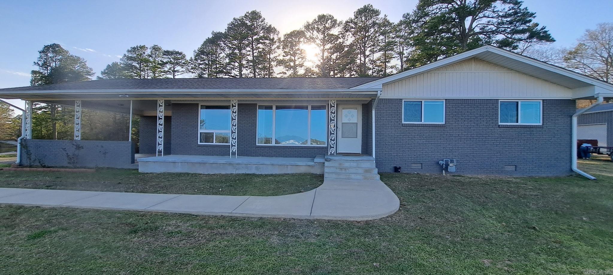 352  Hwy 9 W  Clinton, AR