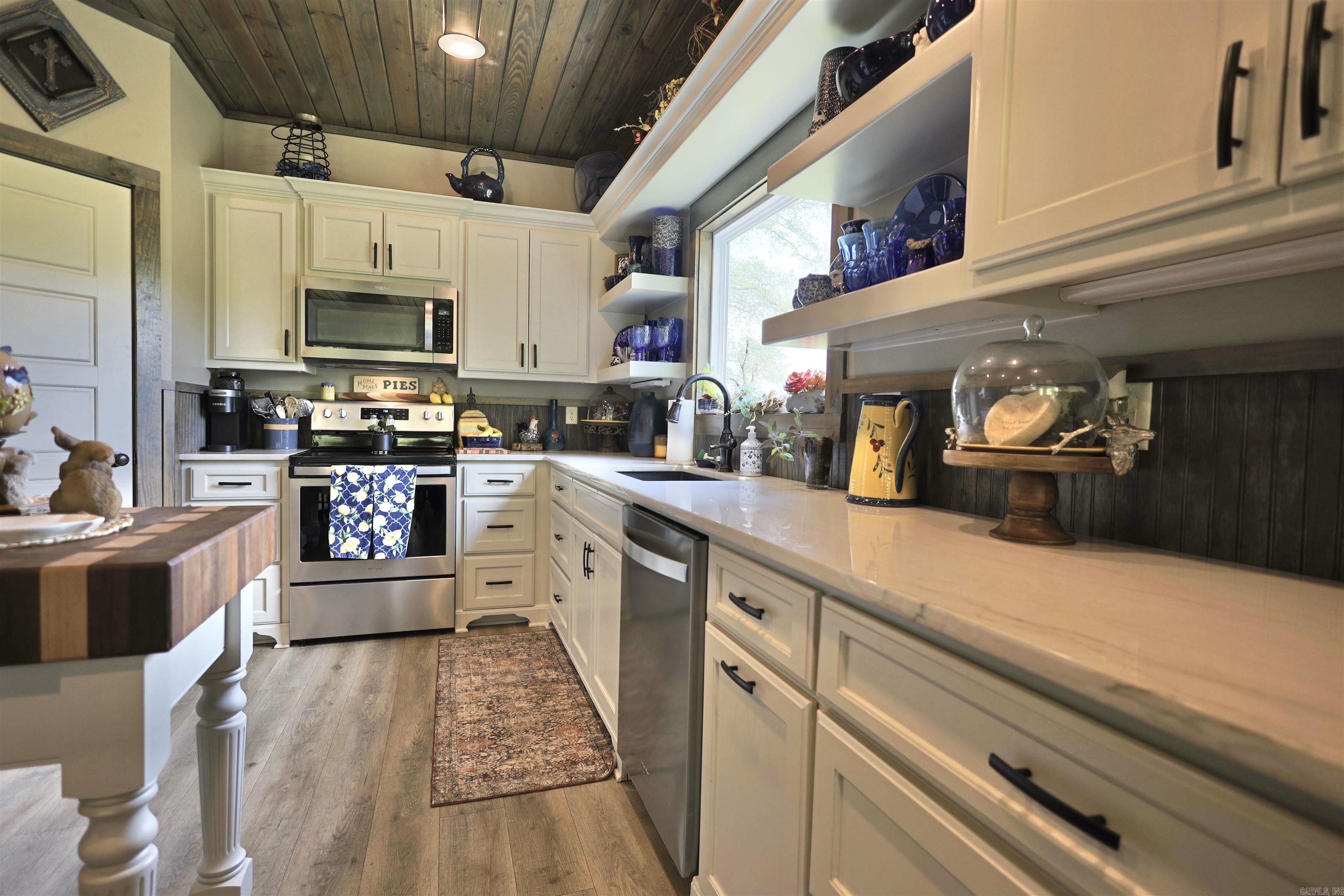 352  Rocky River  Glenwood, AR