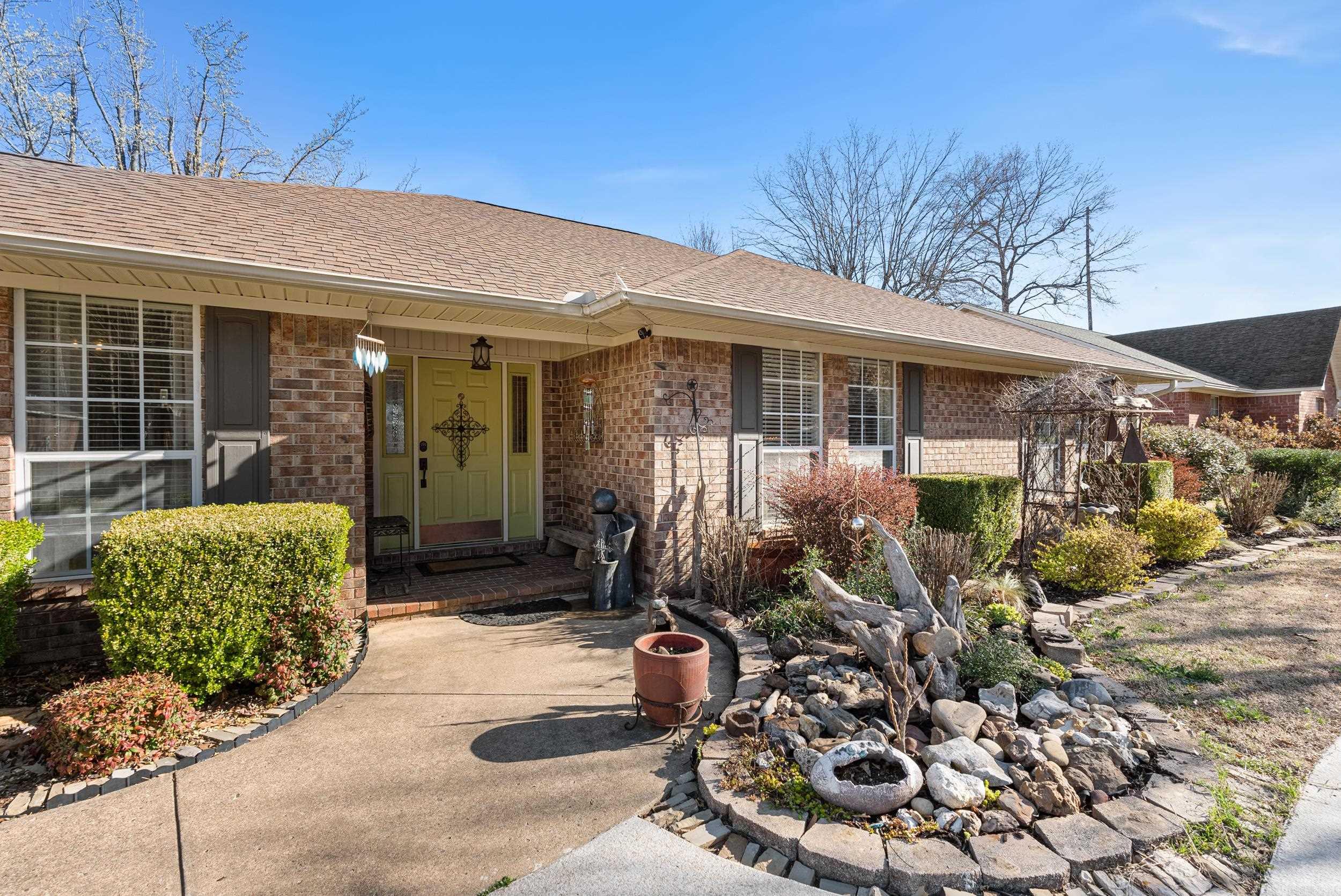 1914  Ridgewood  Clarksville, AR