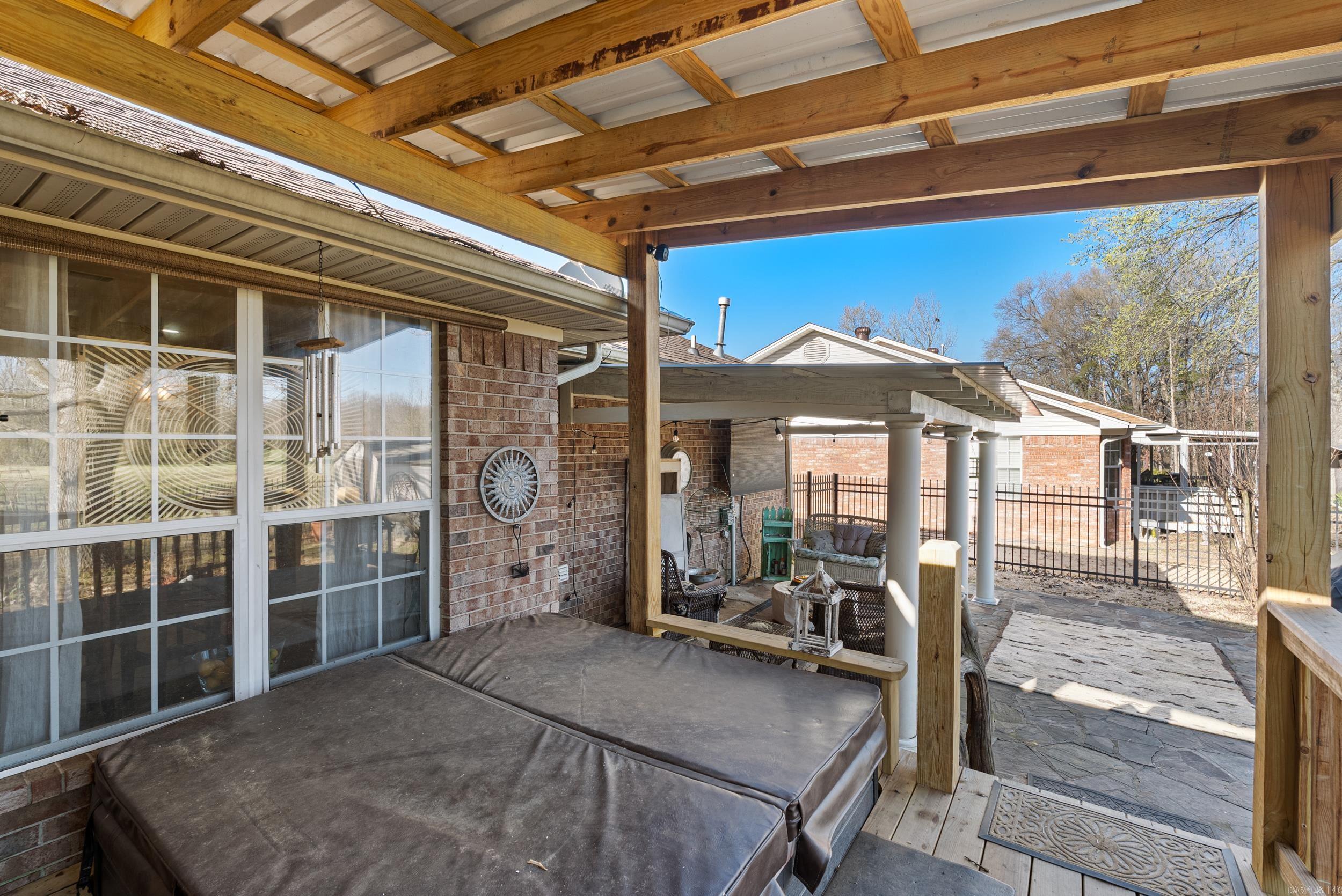 1914  Ridgewood  Clarksville, AR