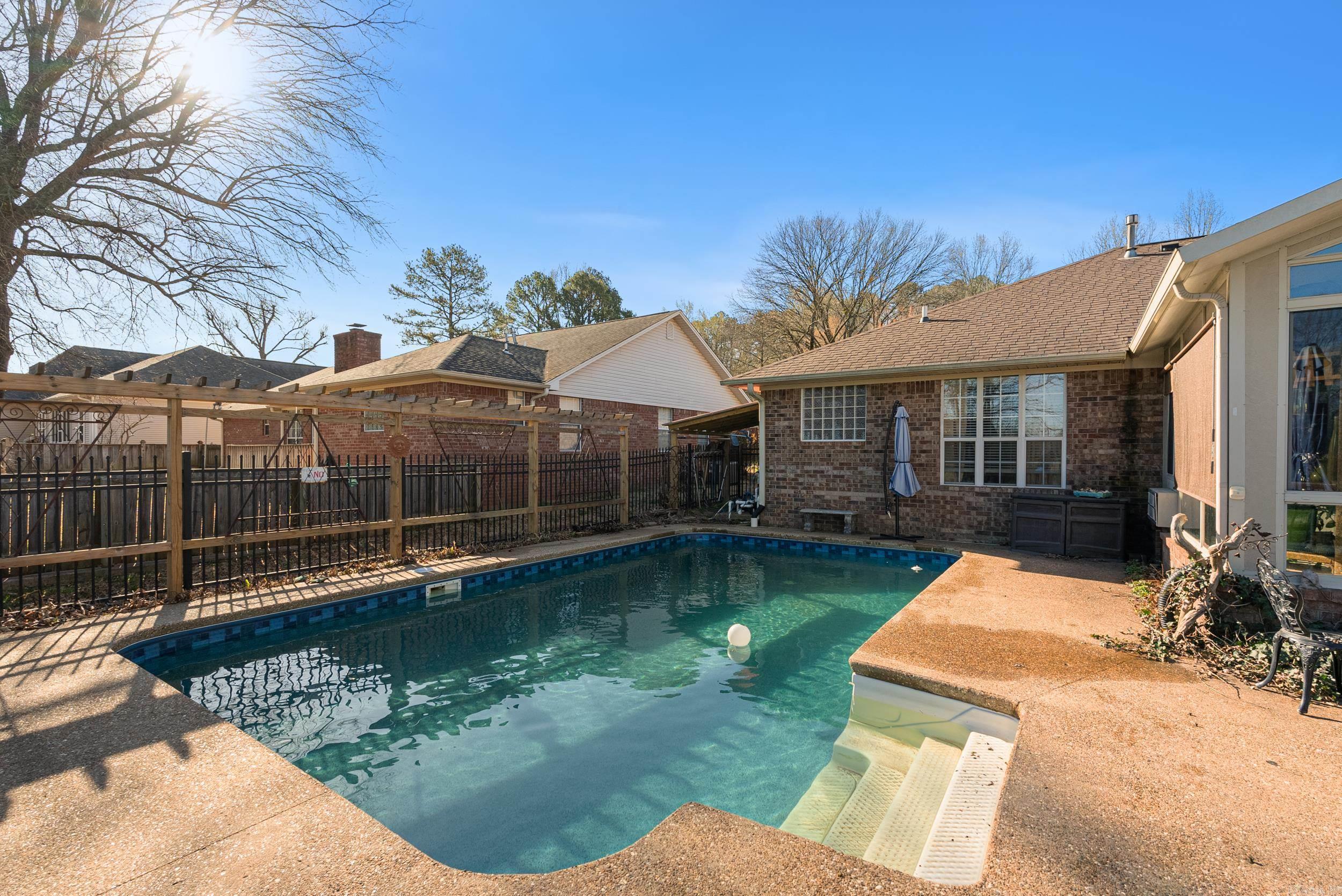 1914  Ridgewood  Clarksville, AR