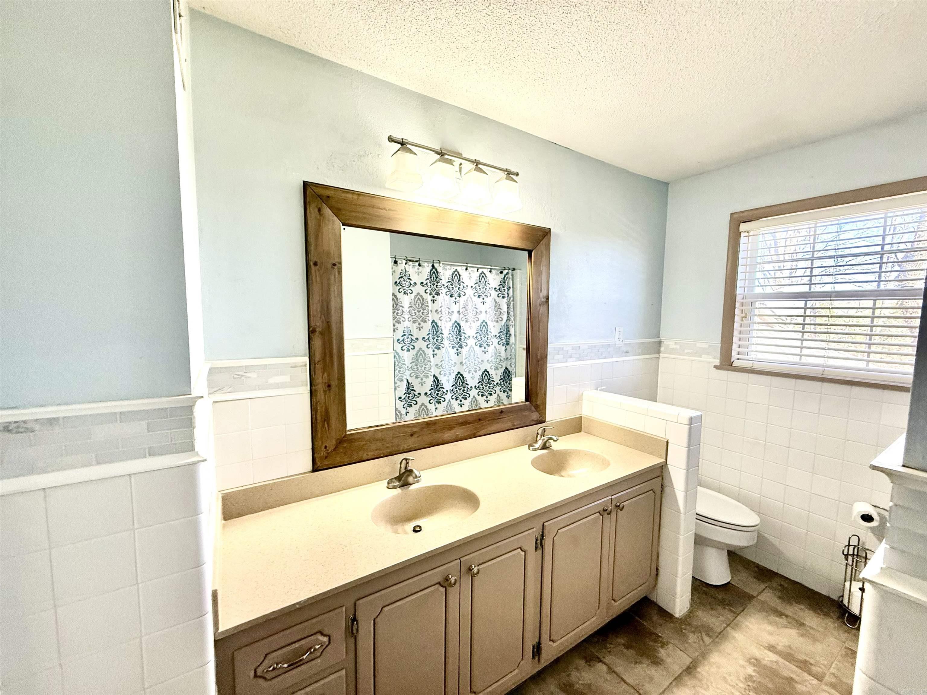 128  Berry  Searcy, AR