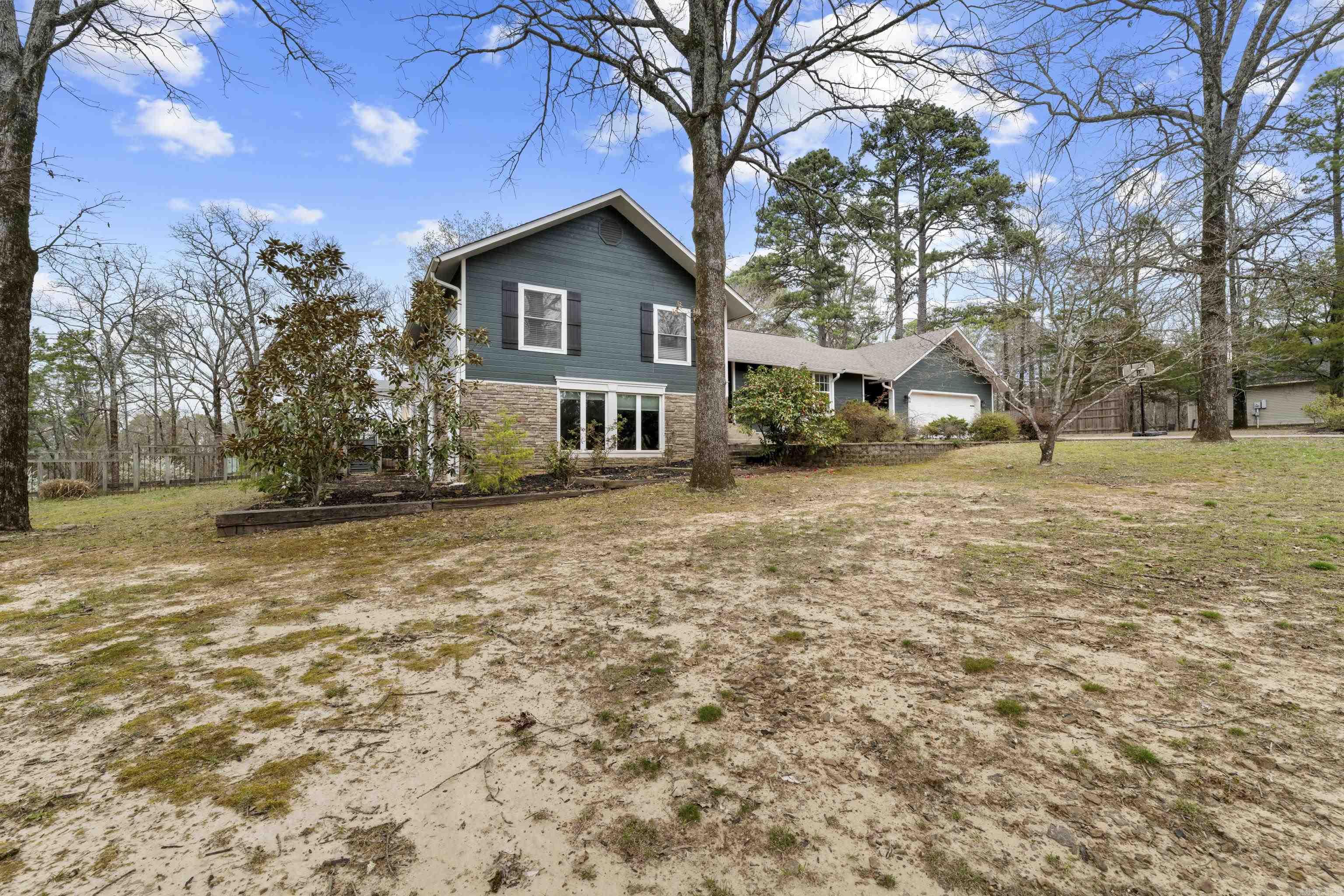 9  Robinwood Cove  Dr.  Heber Springs, AR