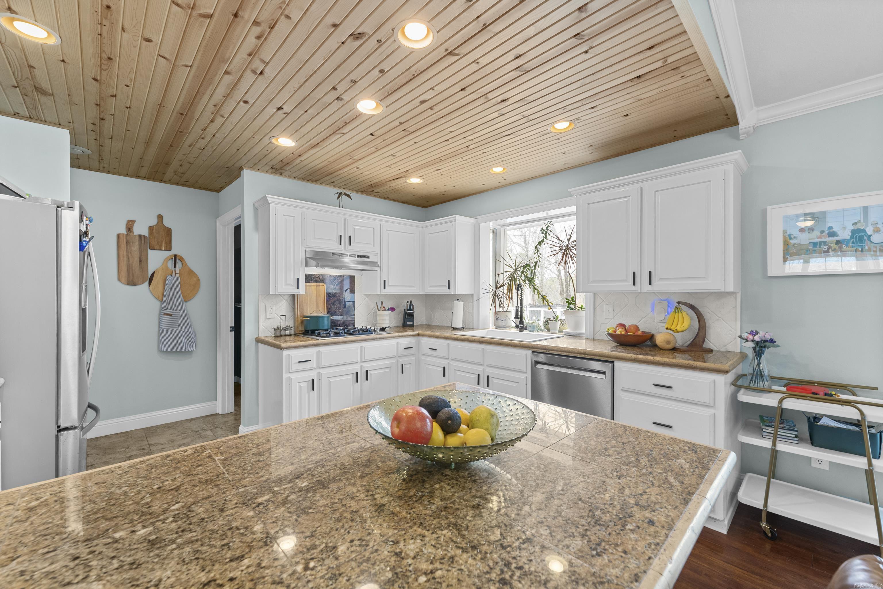 9  Robinwood Cove  Dr.  Heber Springs, AR